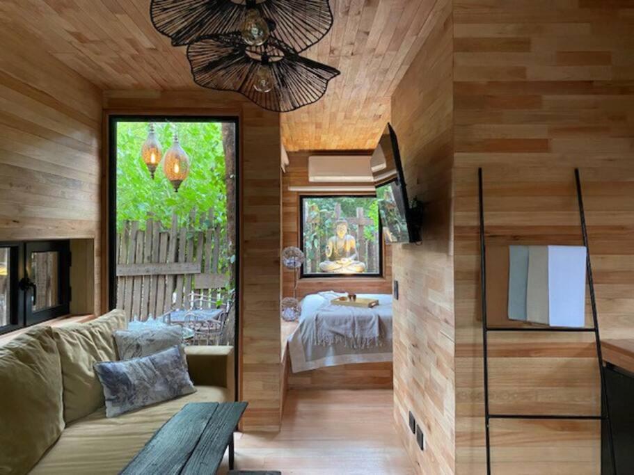 One-Bedroom House photo 1