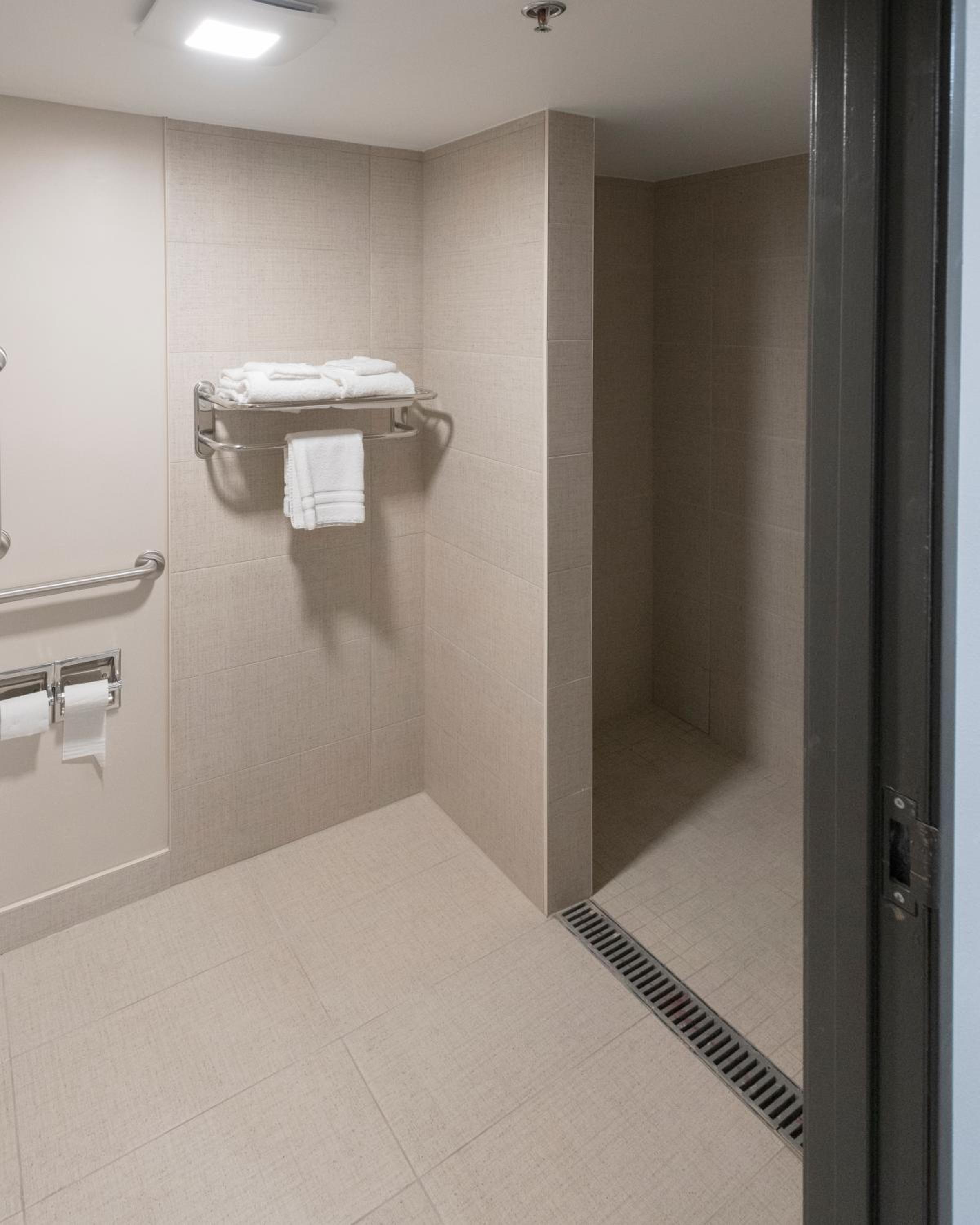 King Room - Disability Access/Non-Smoking - Photo 4