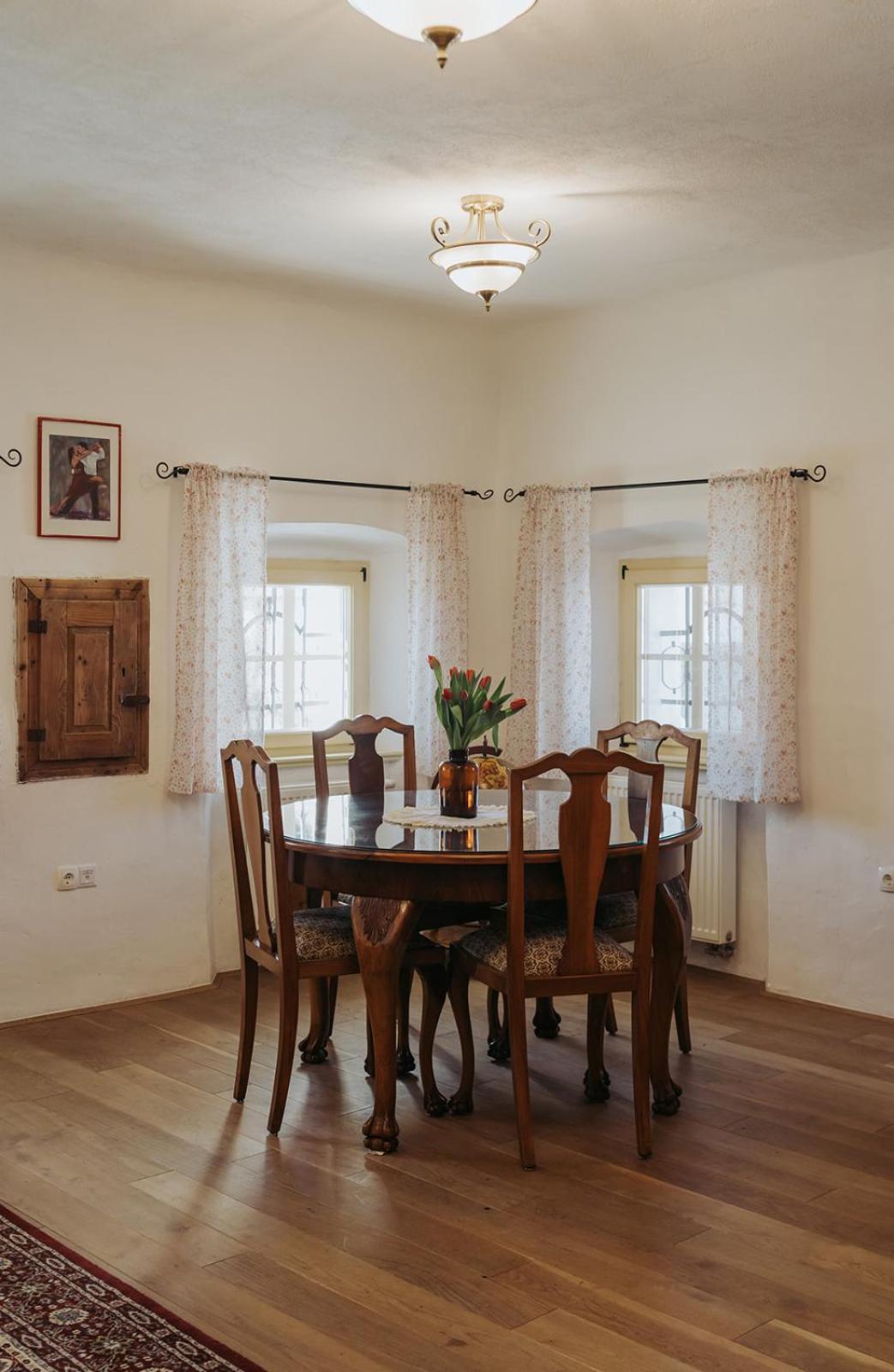 One-Bedroom Apartment - Photo 11
