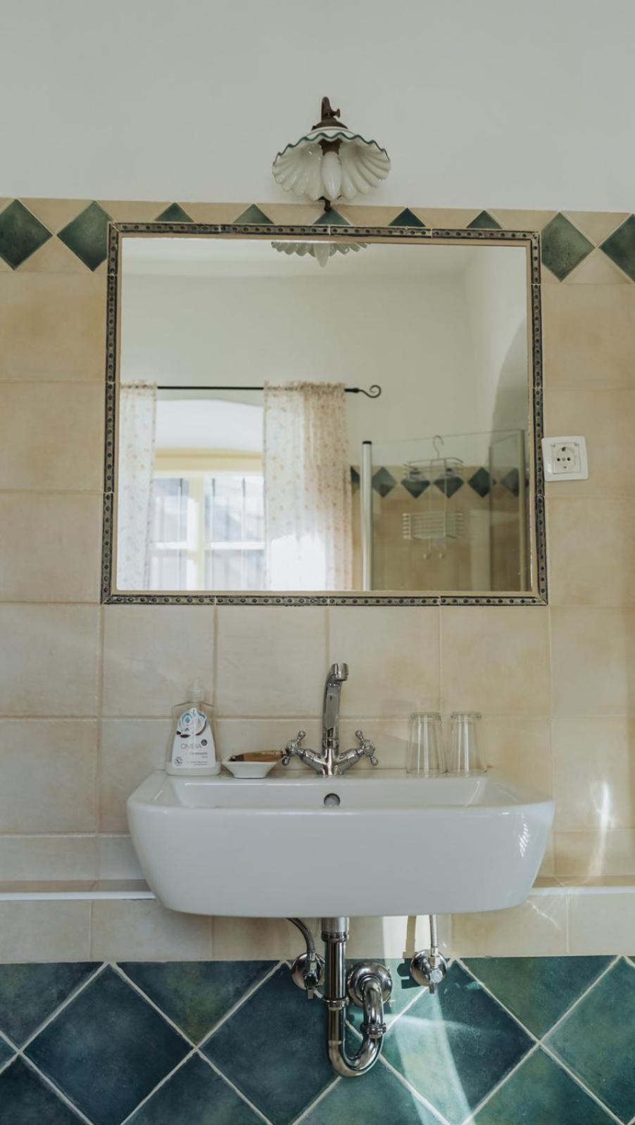 One-Bedroom Apartment - Photo 8
