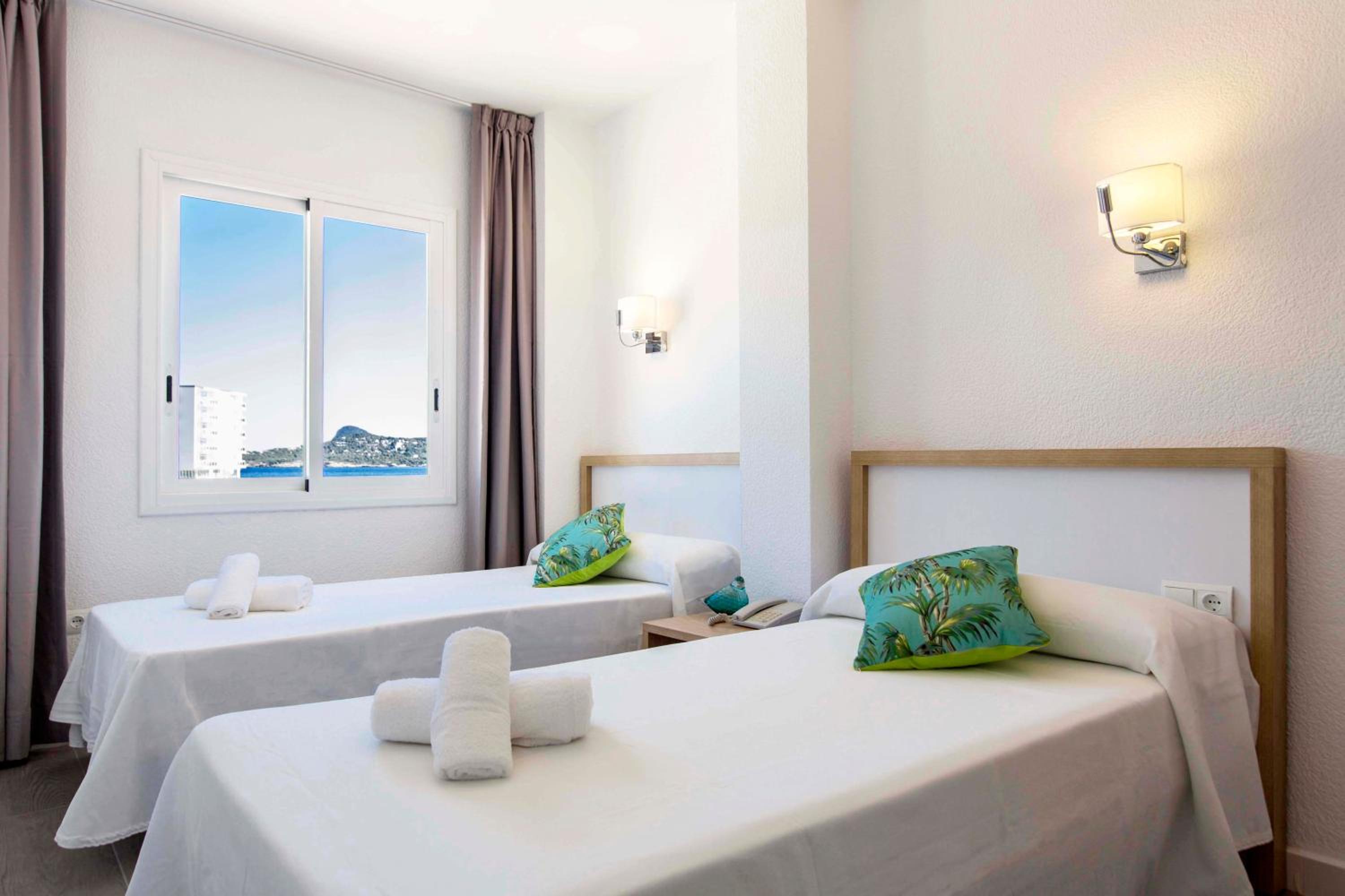 One-Bedroom Apartment with Sea View (1 Adult)