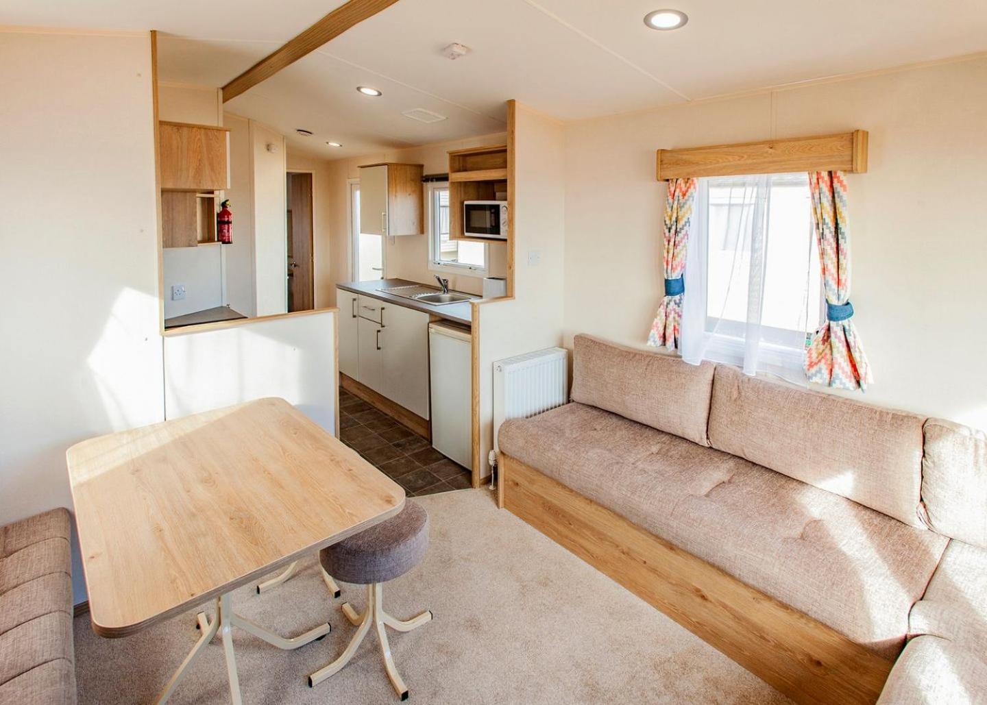 Mobile Home 4 photo 2
