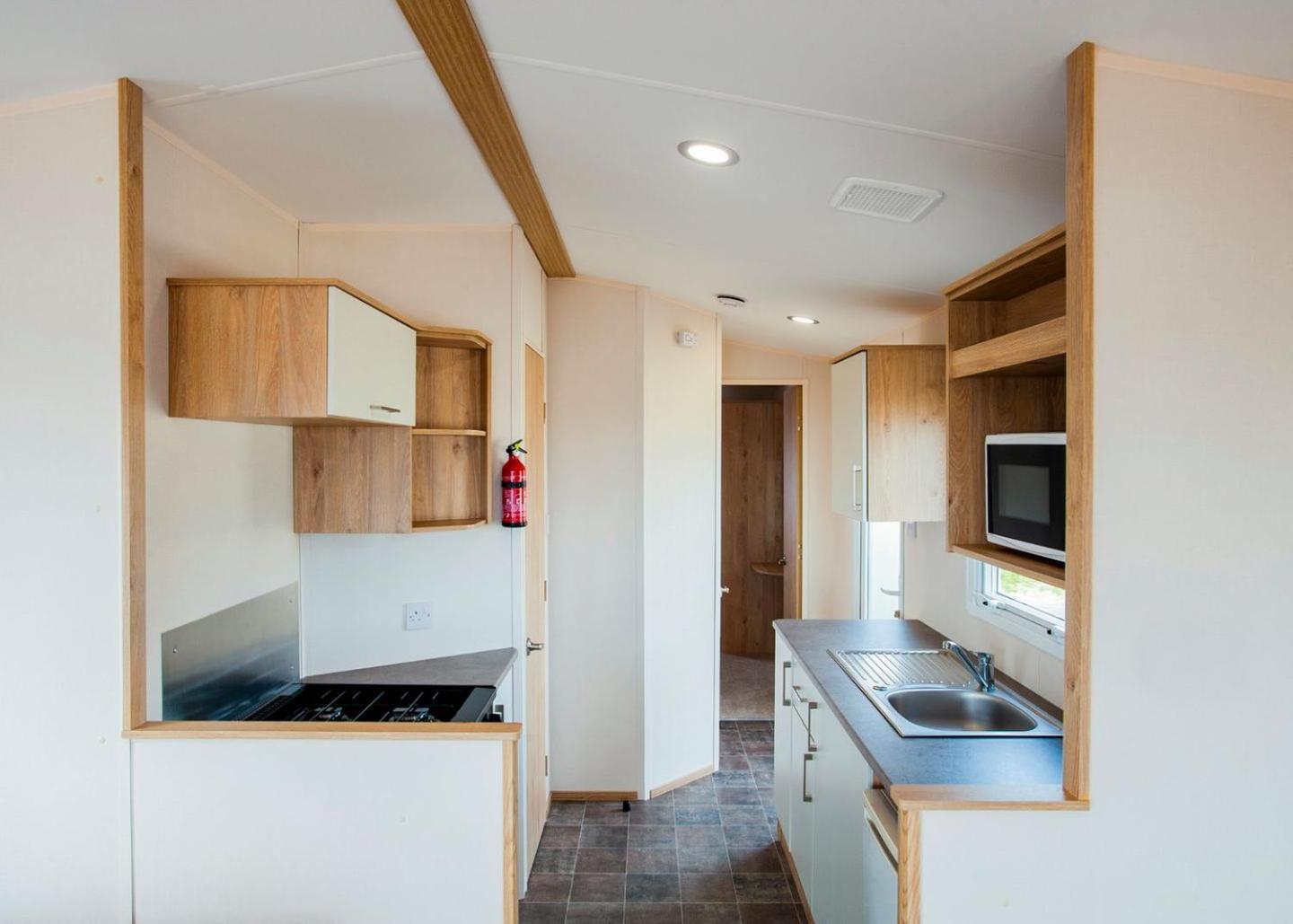 Mobile Home 4 photo 3