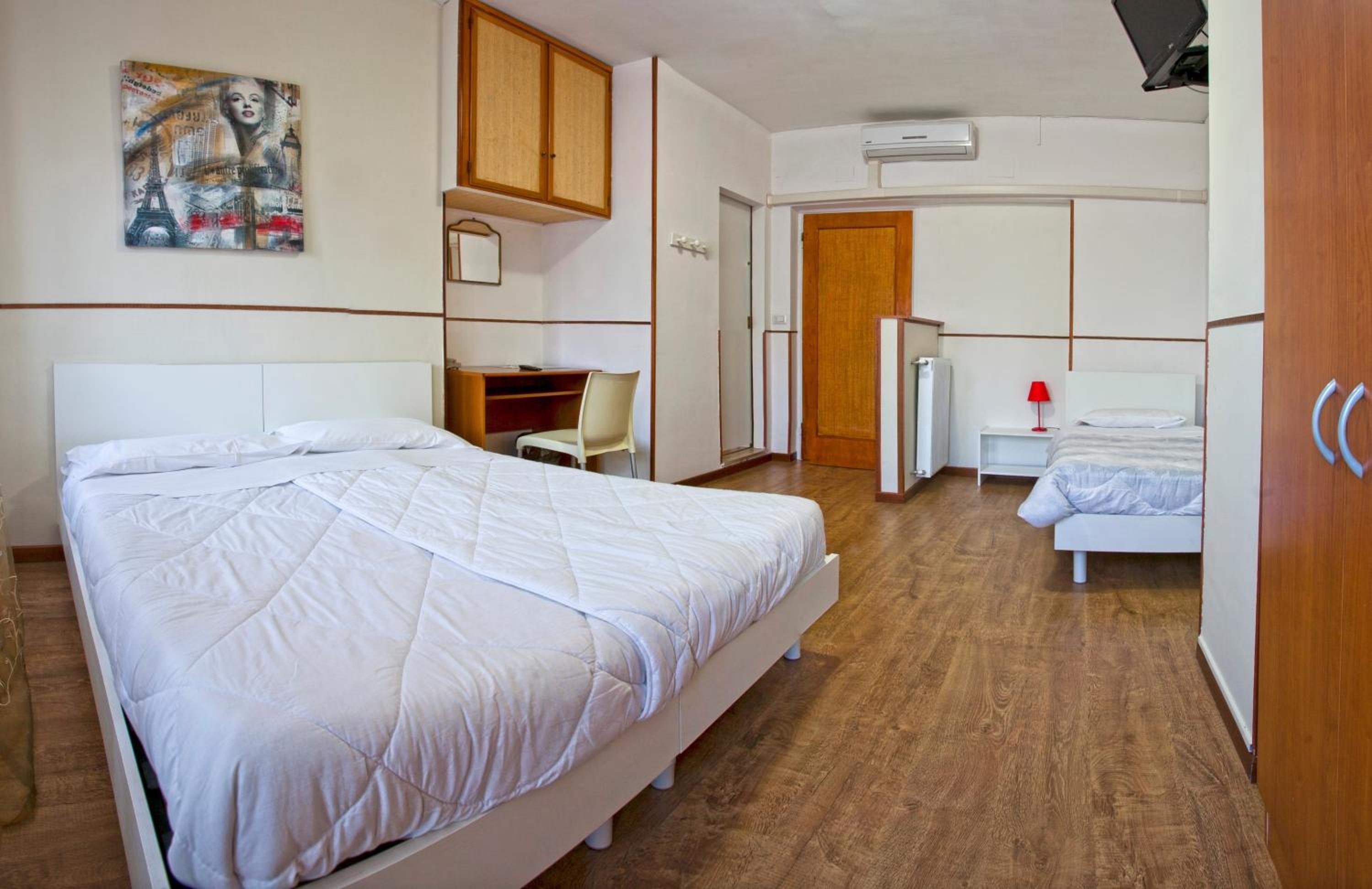 Triple Room - Photo 8