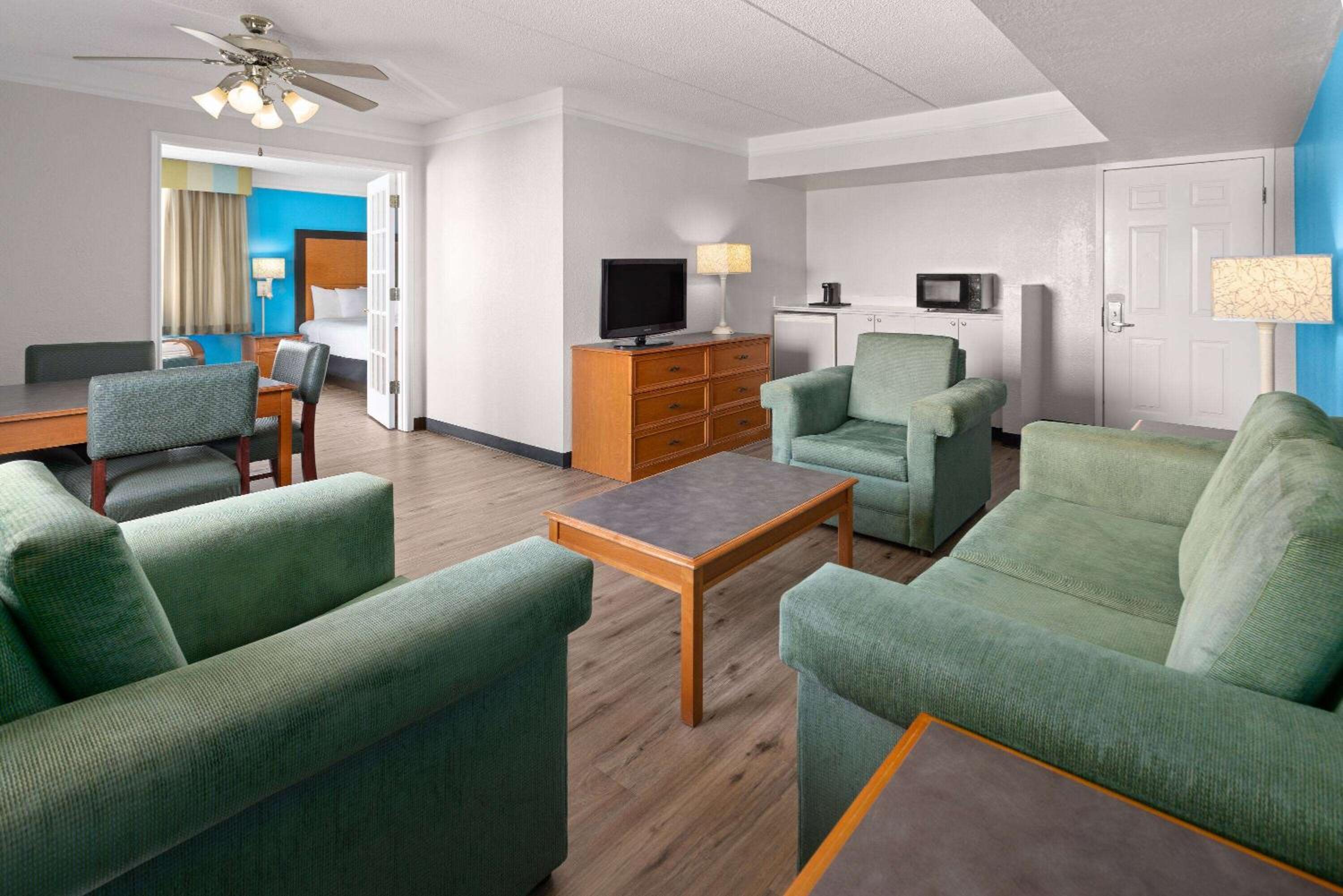One-Bedroom King Suite - Non-Smoking