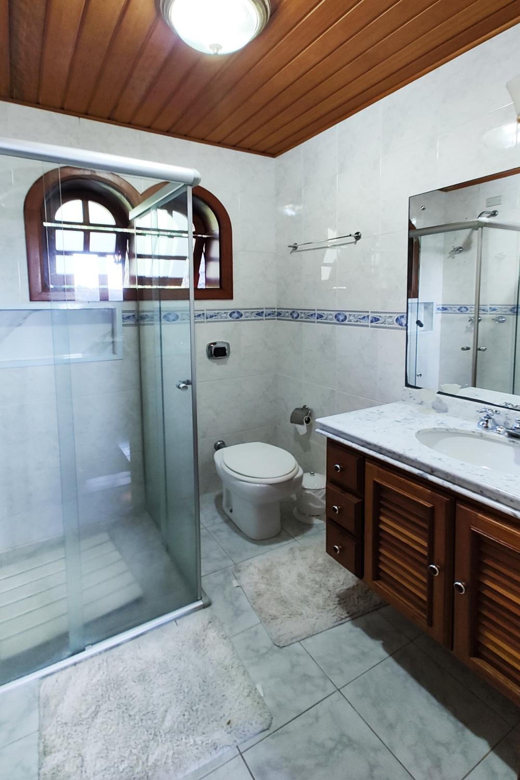 Family Room with Bathroom - Photo 4