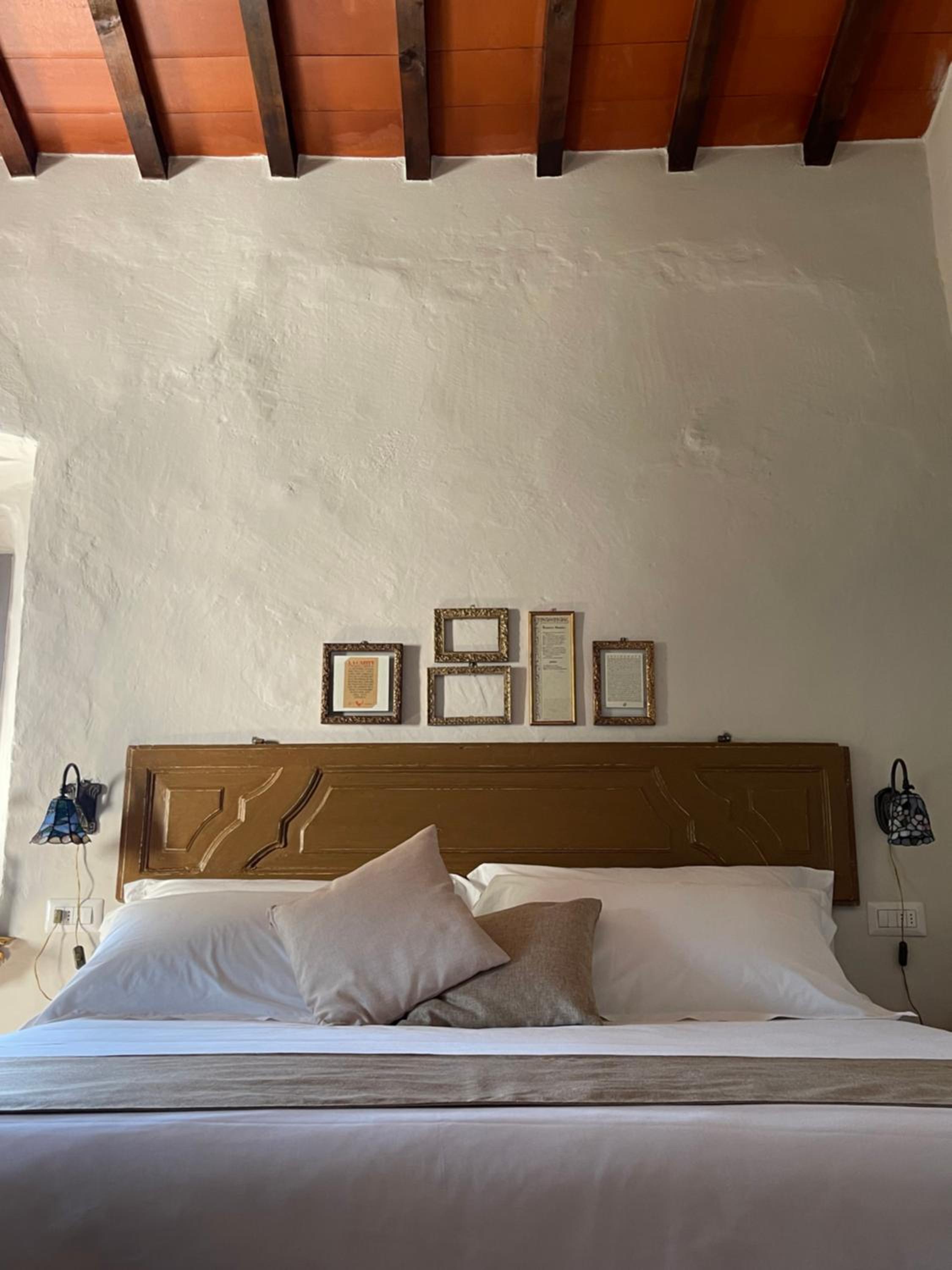Deluxe Room - Photo 2