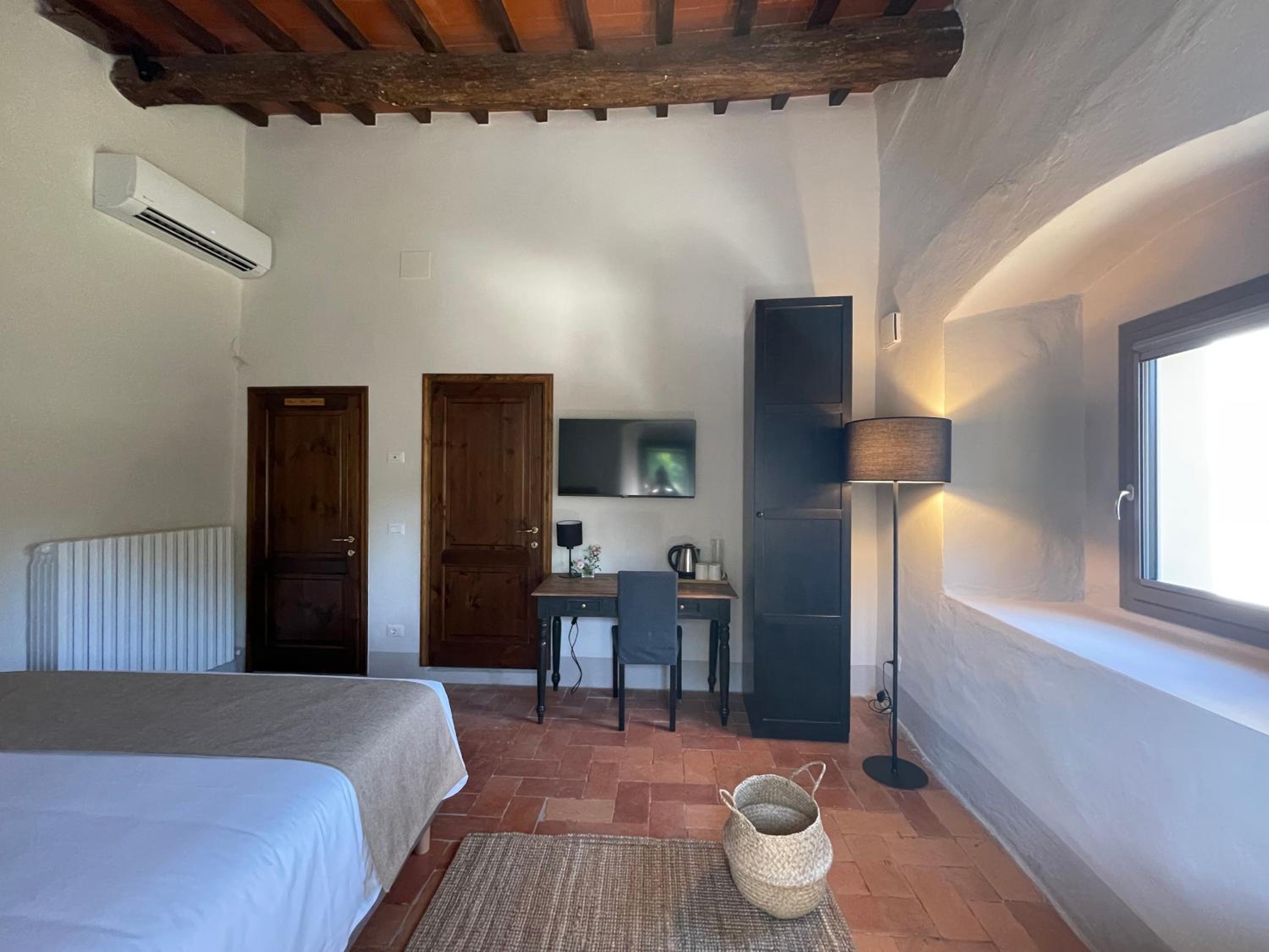 Deluxe Room - Photo 5