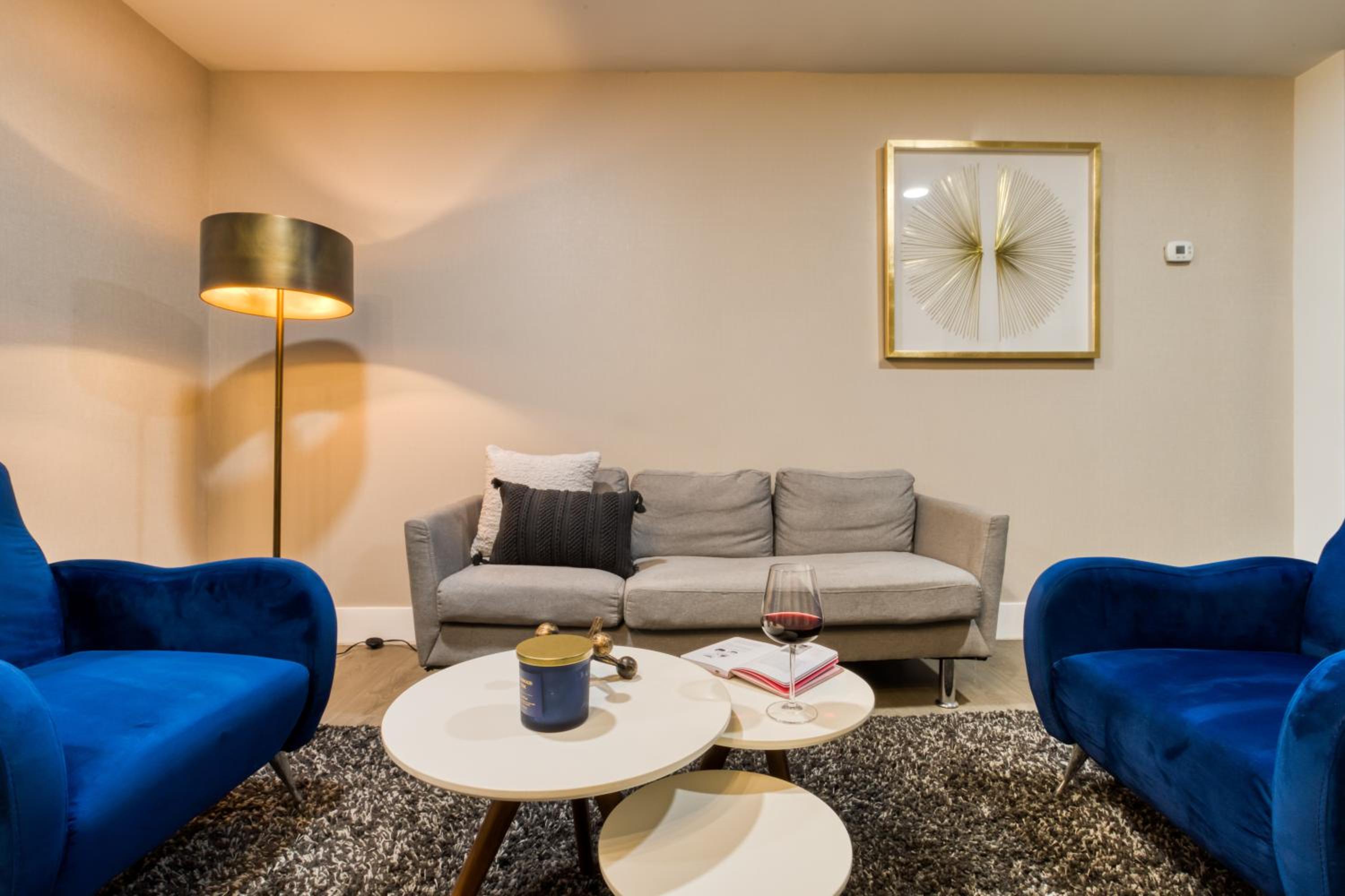 Stylish Apartment - Photo 4