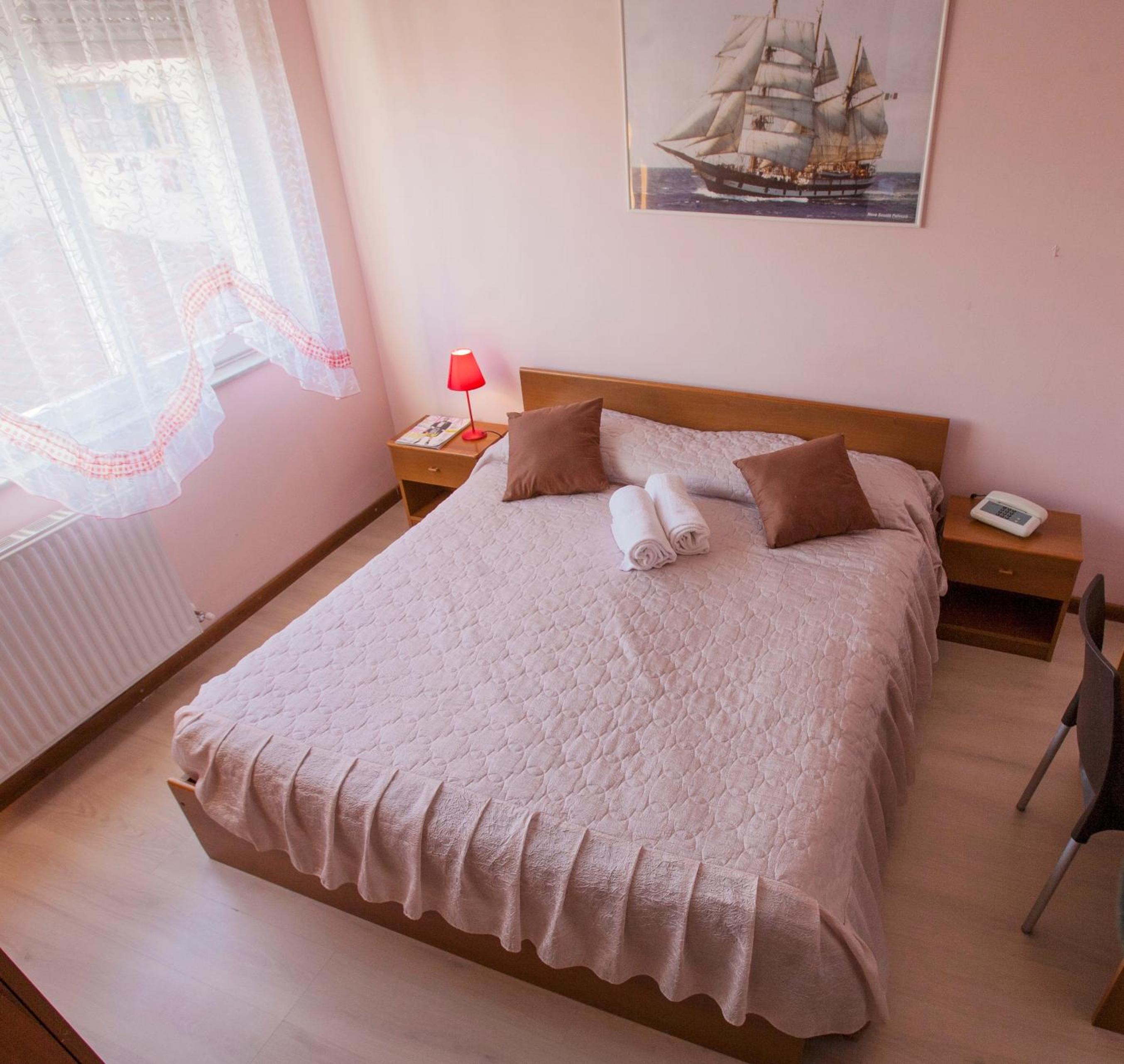 Double or Twin Room - Photo 3