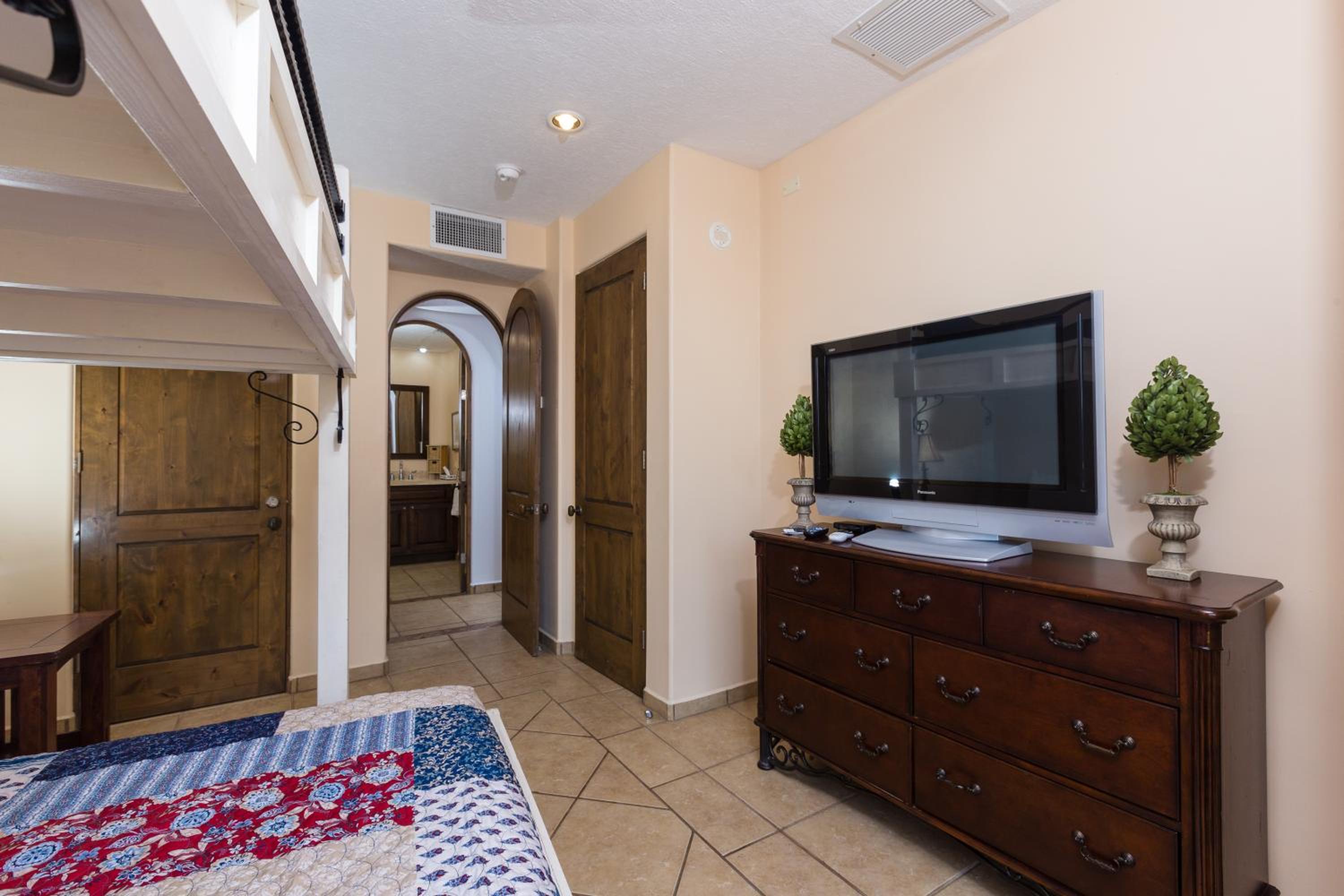 Two-Bedroom Apartment - Photo 21