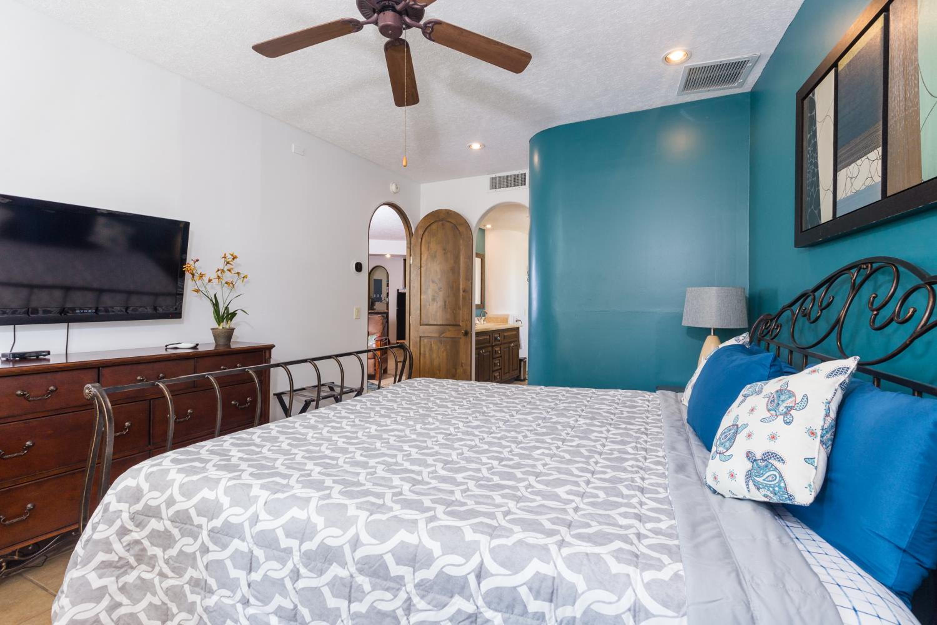 Two-Bedroom Apartment - Photo 17