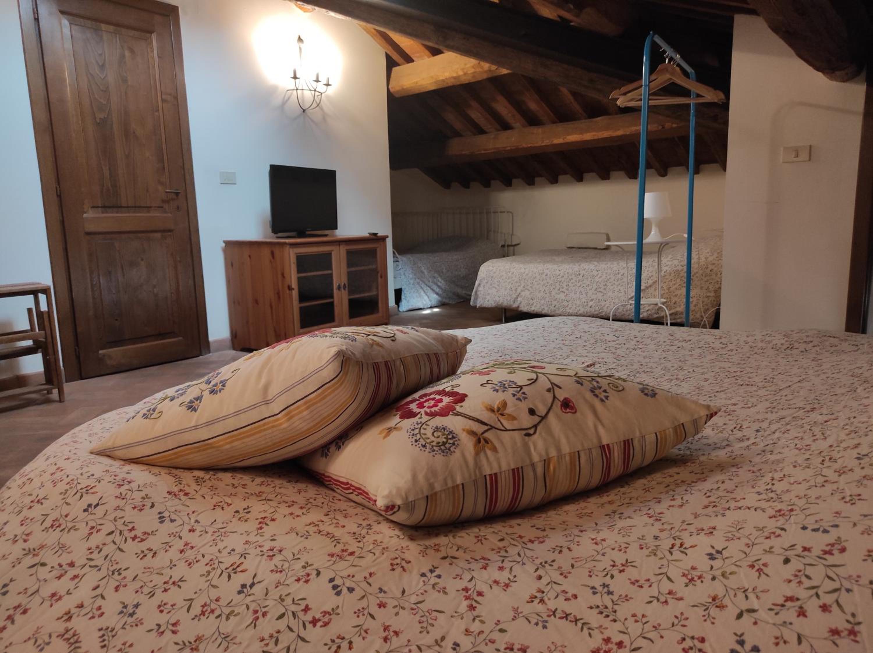Double Room with Two Double Beds with Shower photo 2
