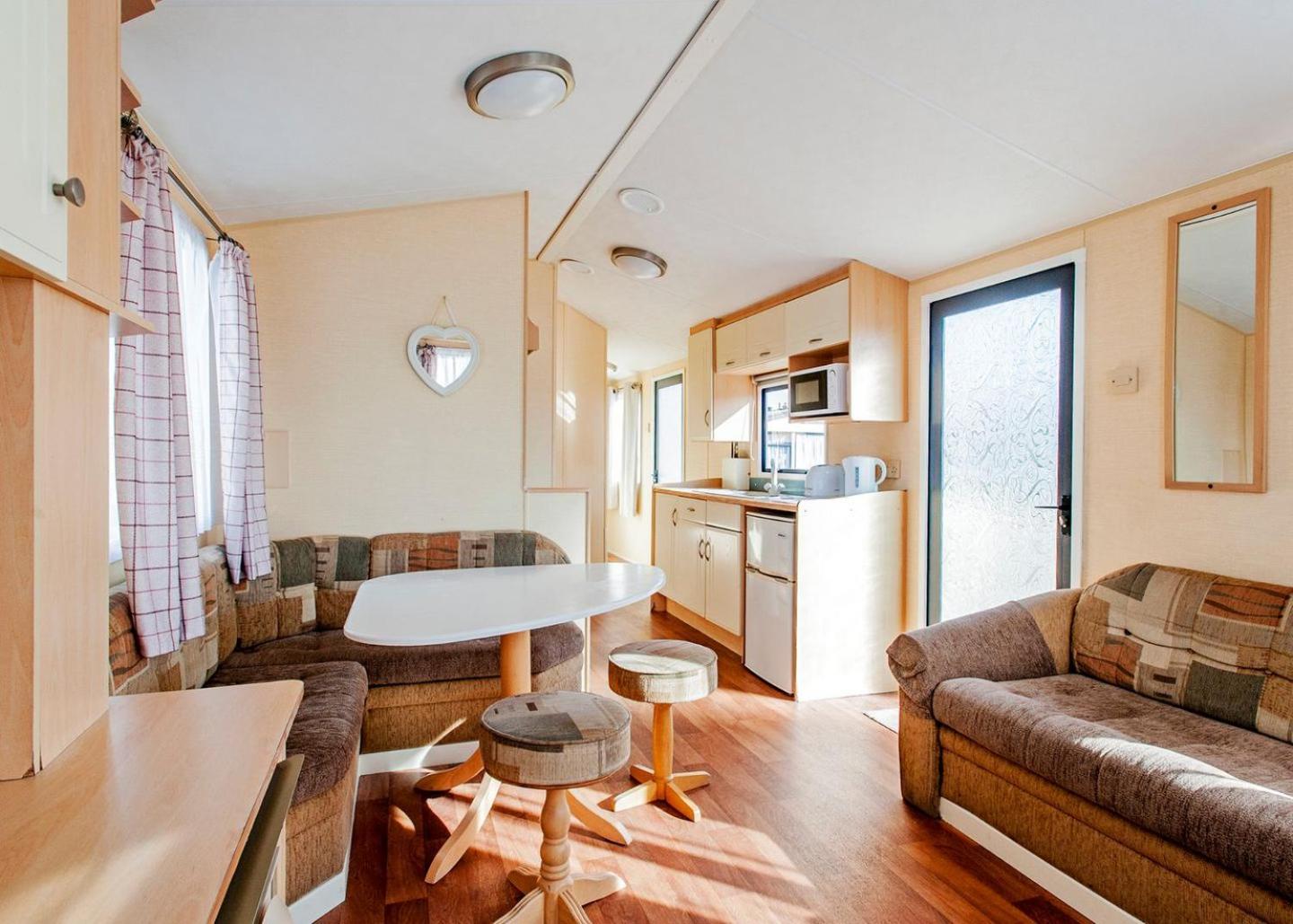 Three-Bedroom Mobile Home photo 3