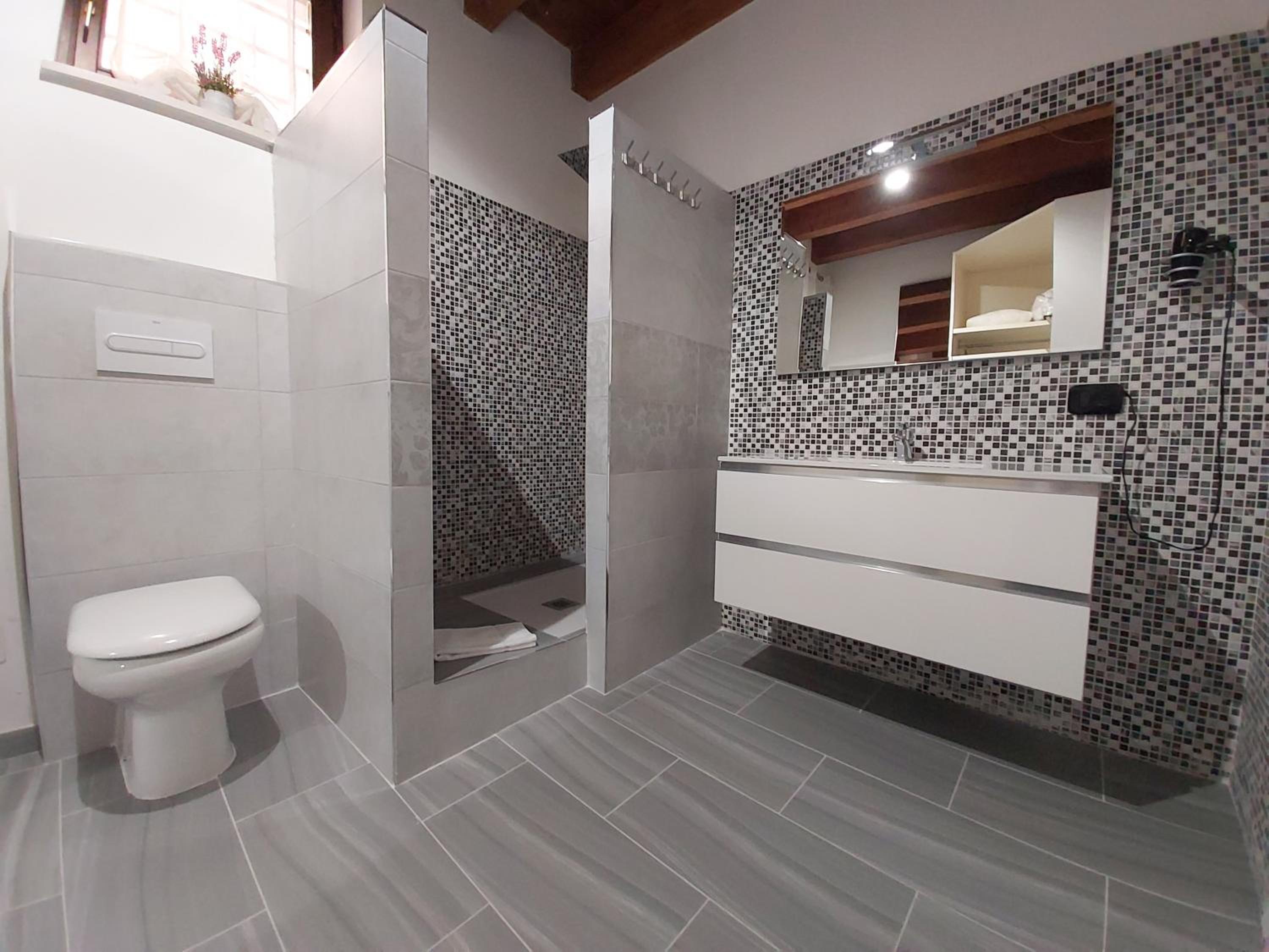 Deluxe Triple Room - Photo 11