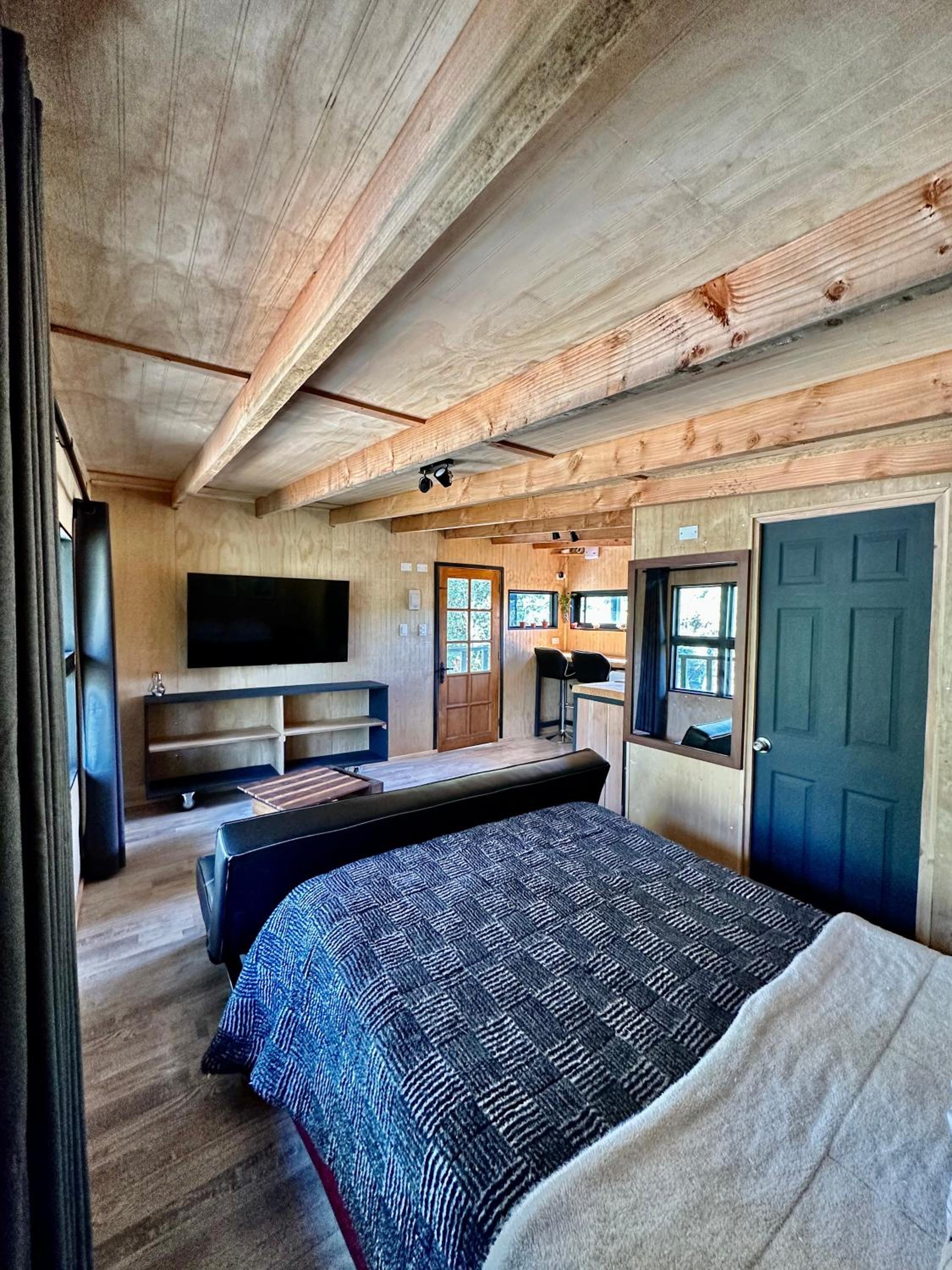 One-Bedroom House photo 1