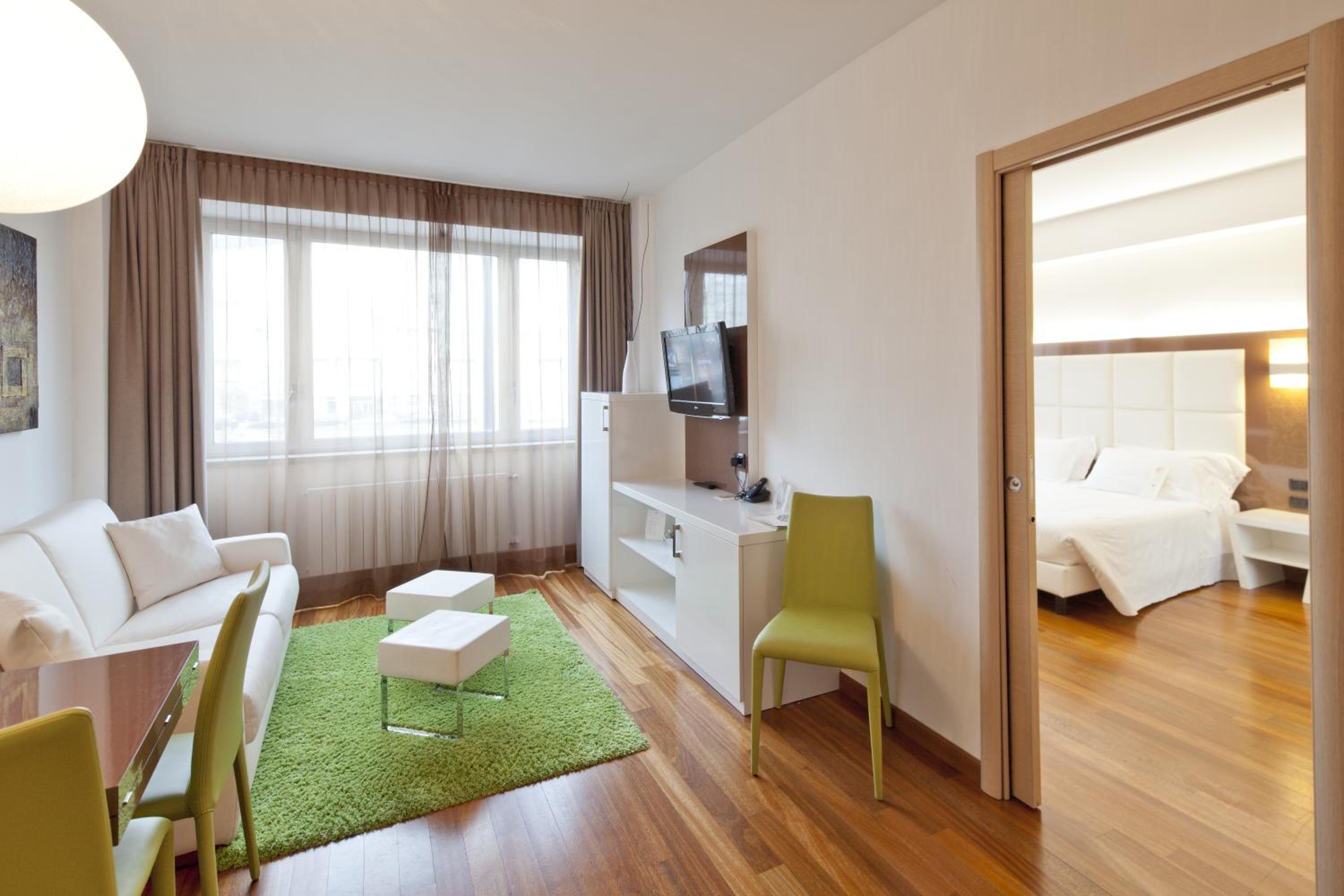 Superior Apartment thumbnail 5