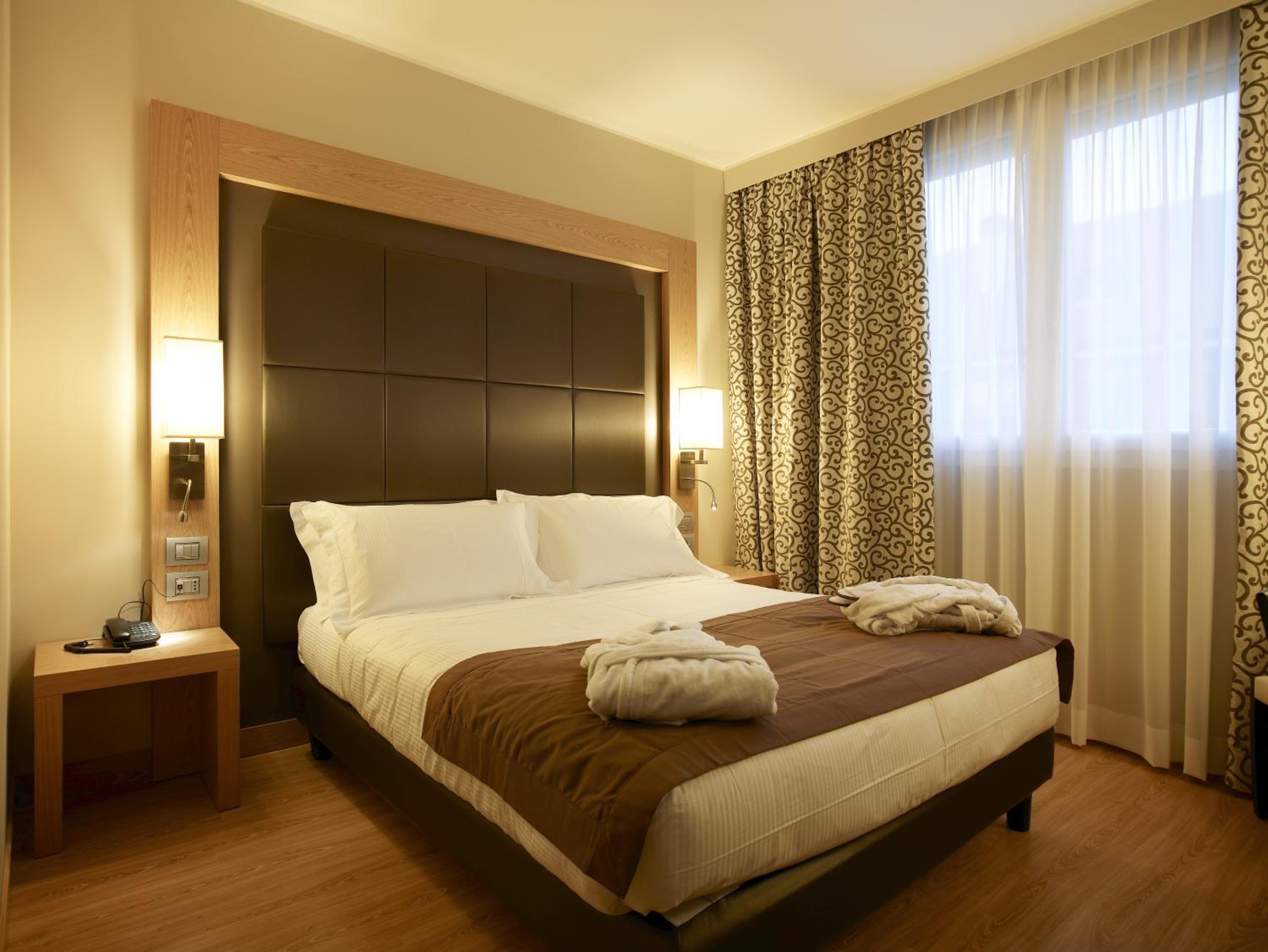 Double Room - Photo 7