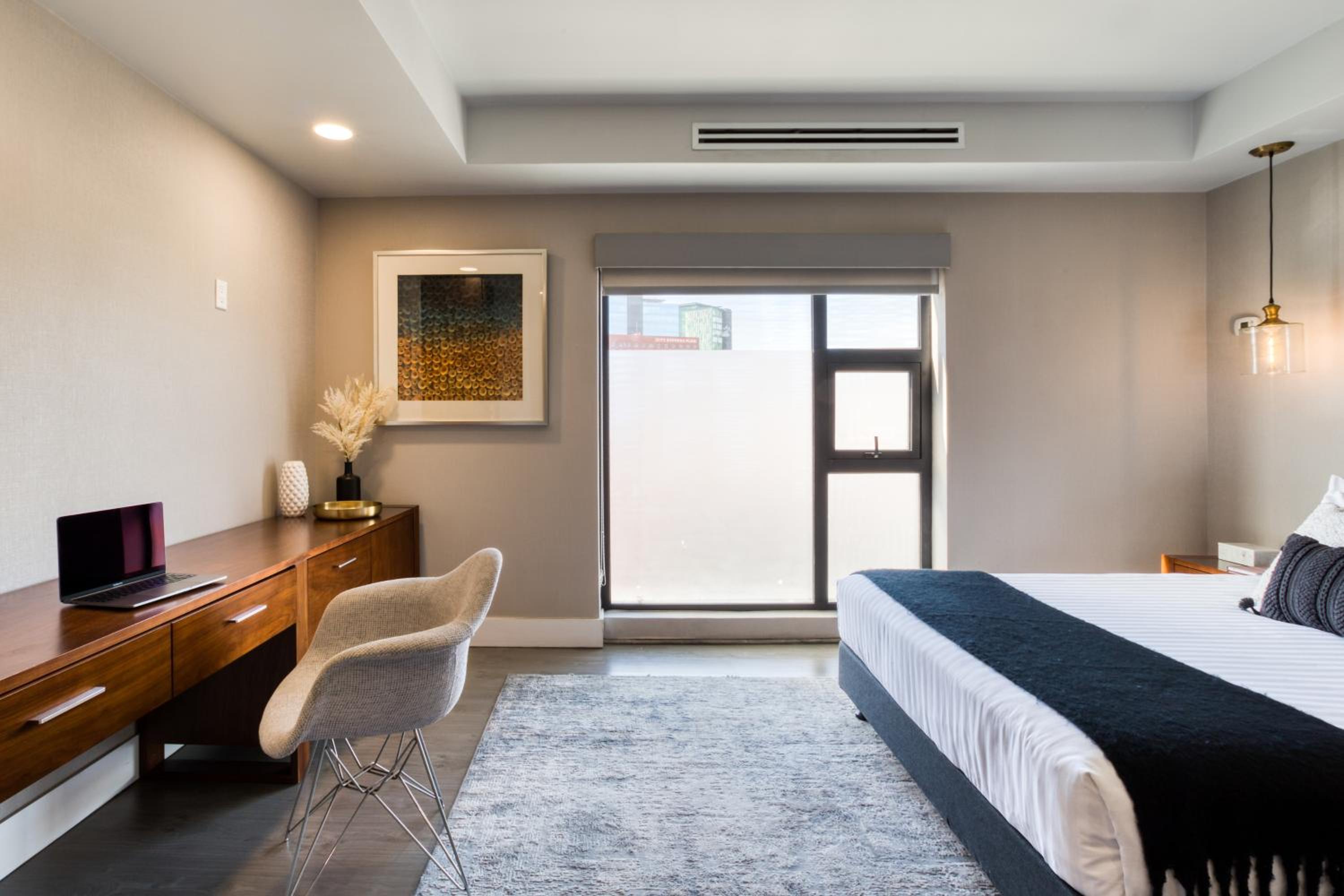 Exclusive Two-Bedroom Apartment with Balcony - Photo 12