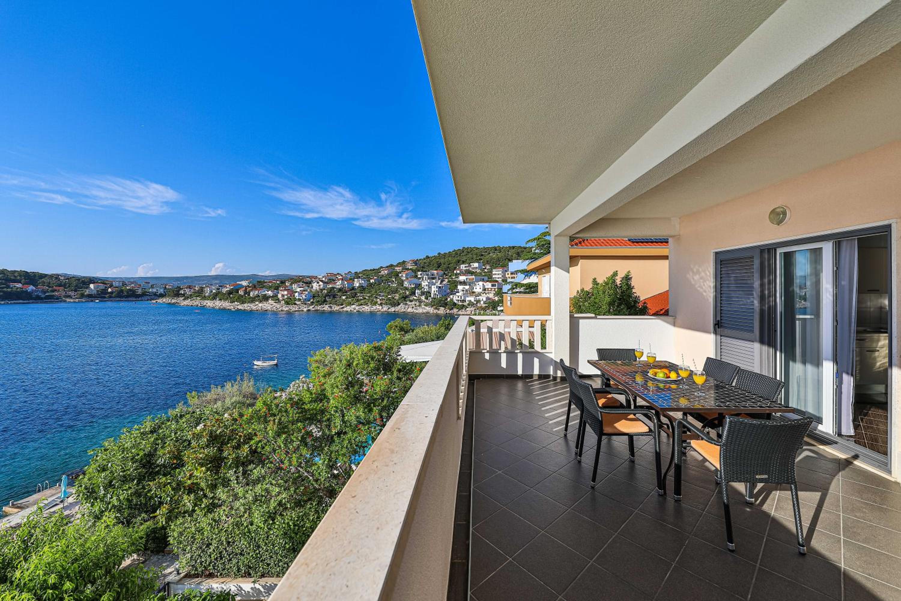 Apartment with Sea View - Photo 10