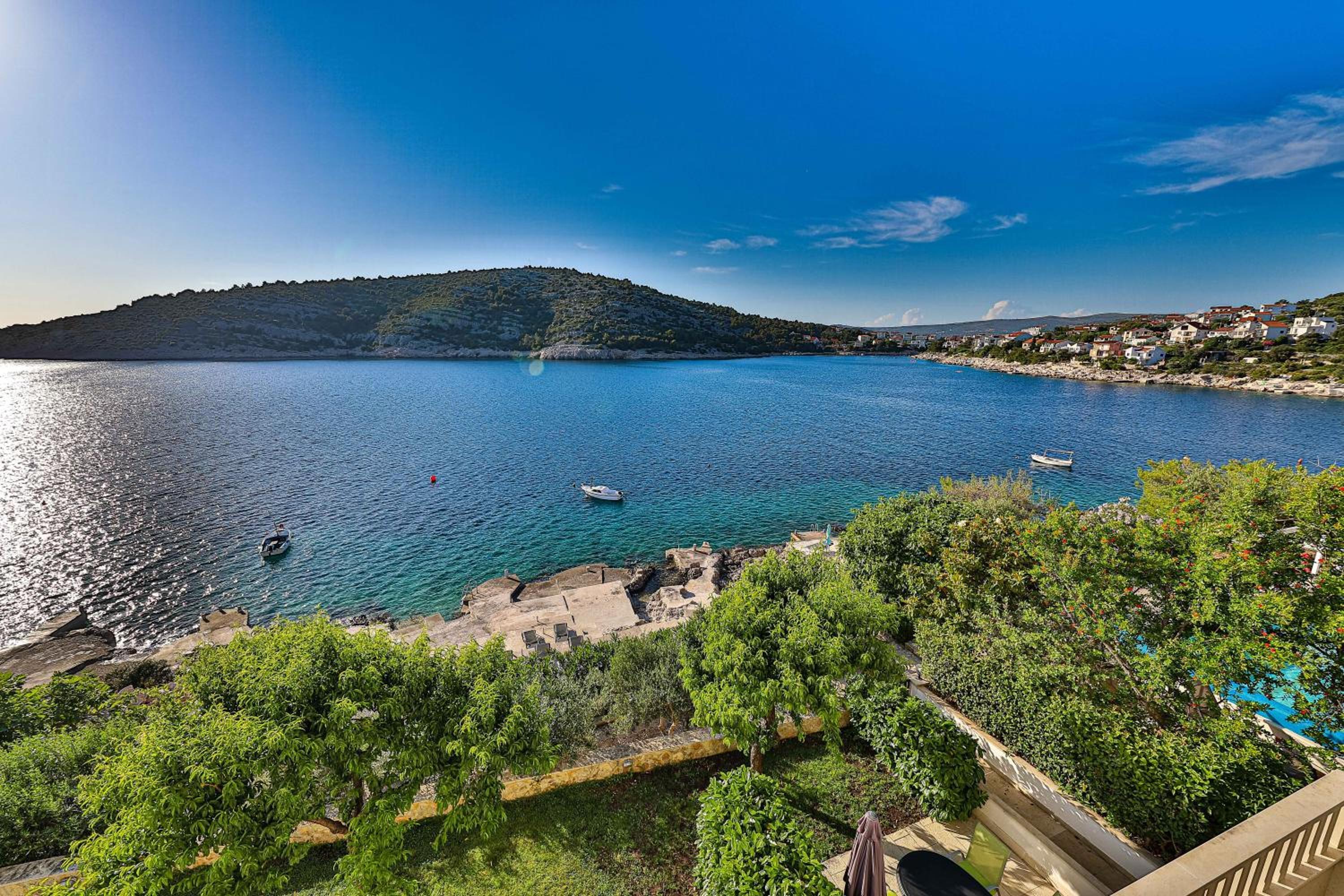 Apartment with Sea View - Photo 5