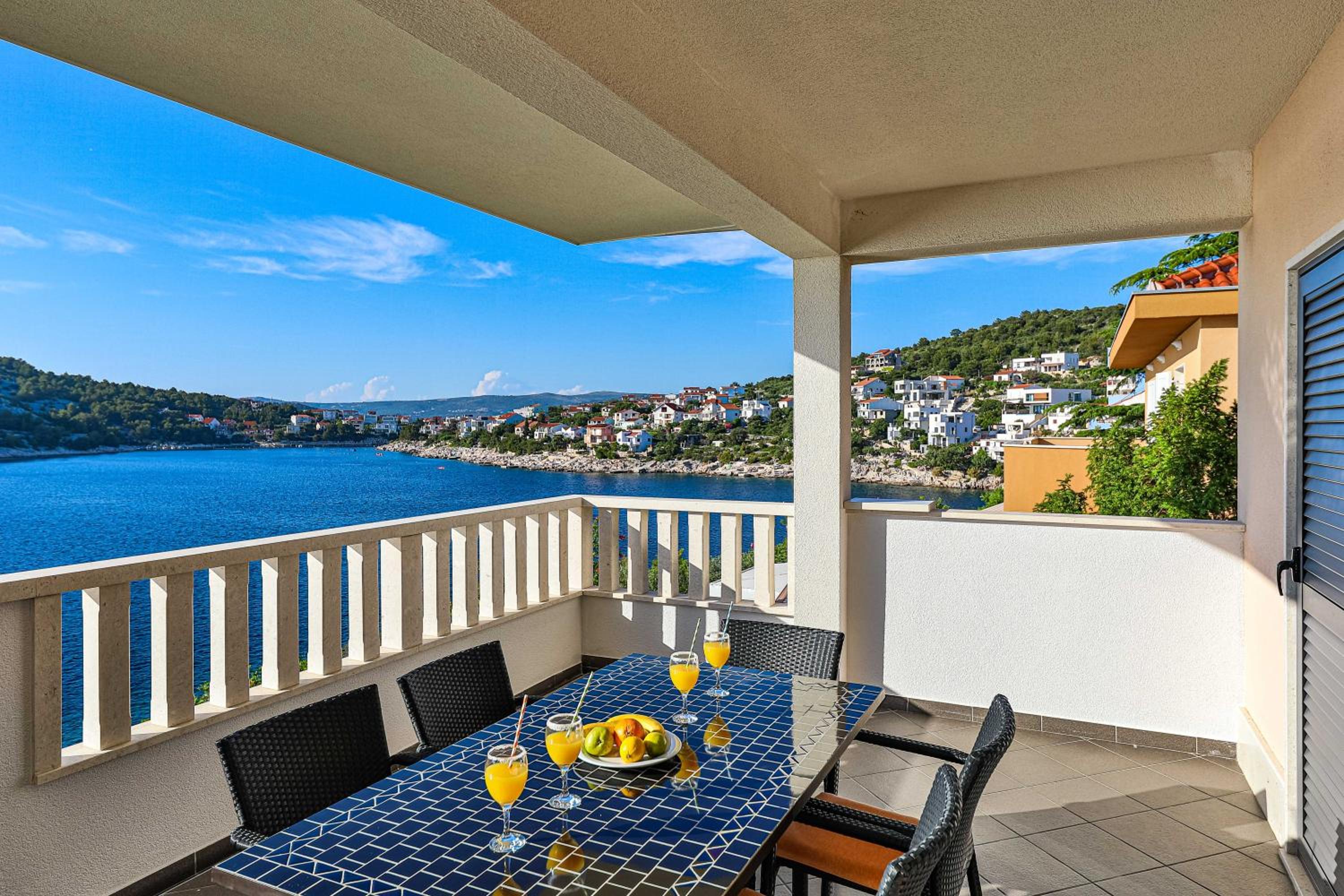 Apartment with Sea View - Photo 11