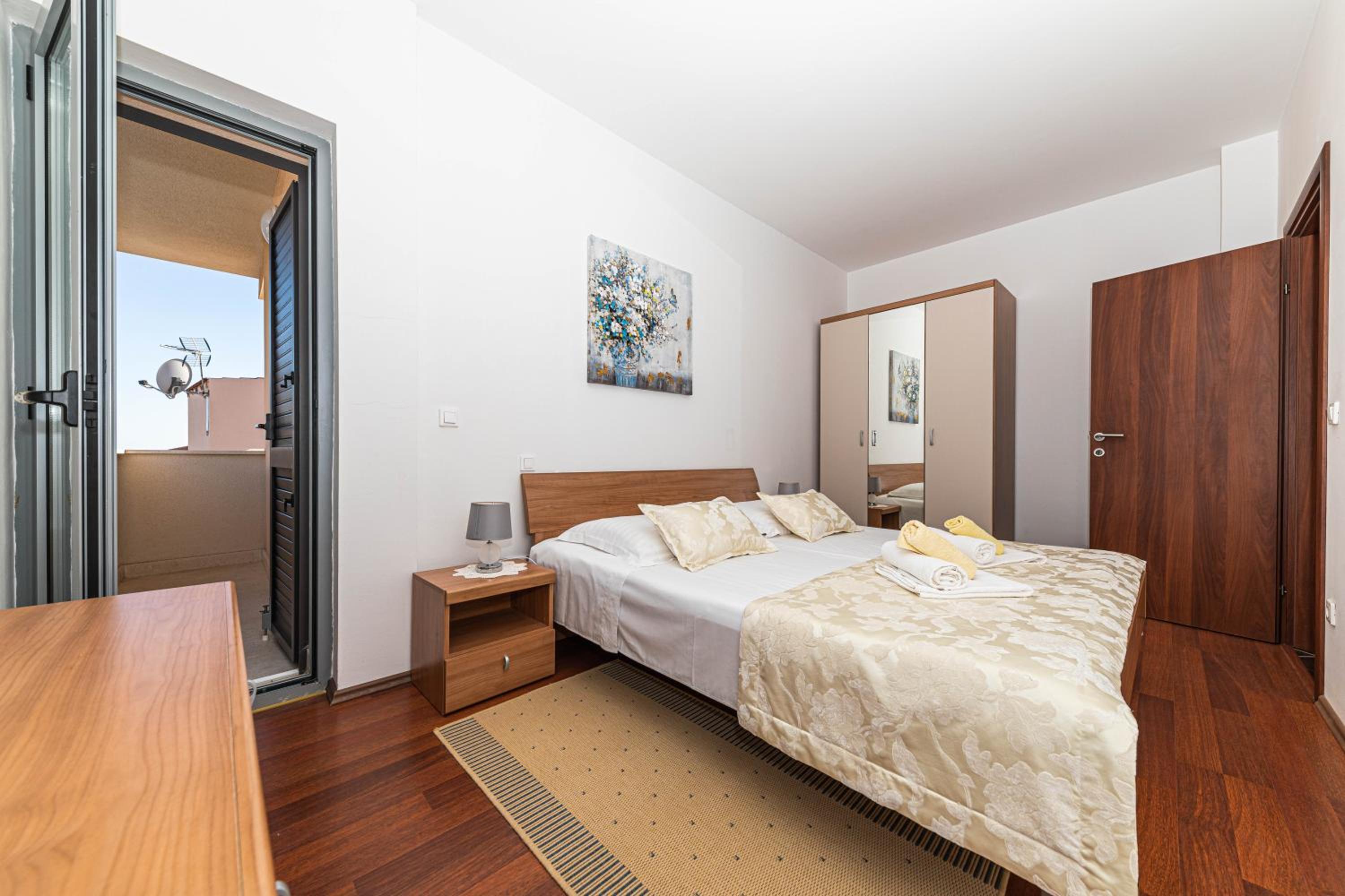 Apartment with Sea View - Photo 2