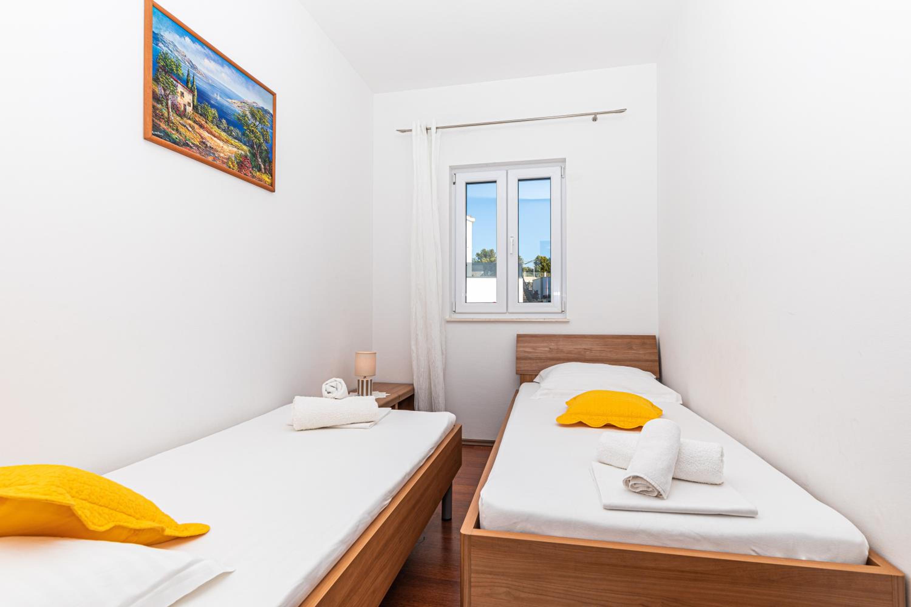 Apartment with Sea View - Photo 3