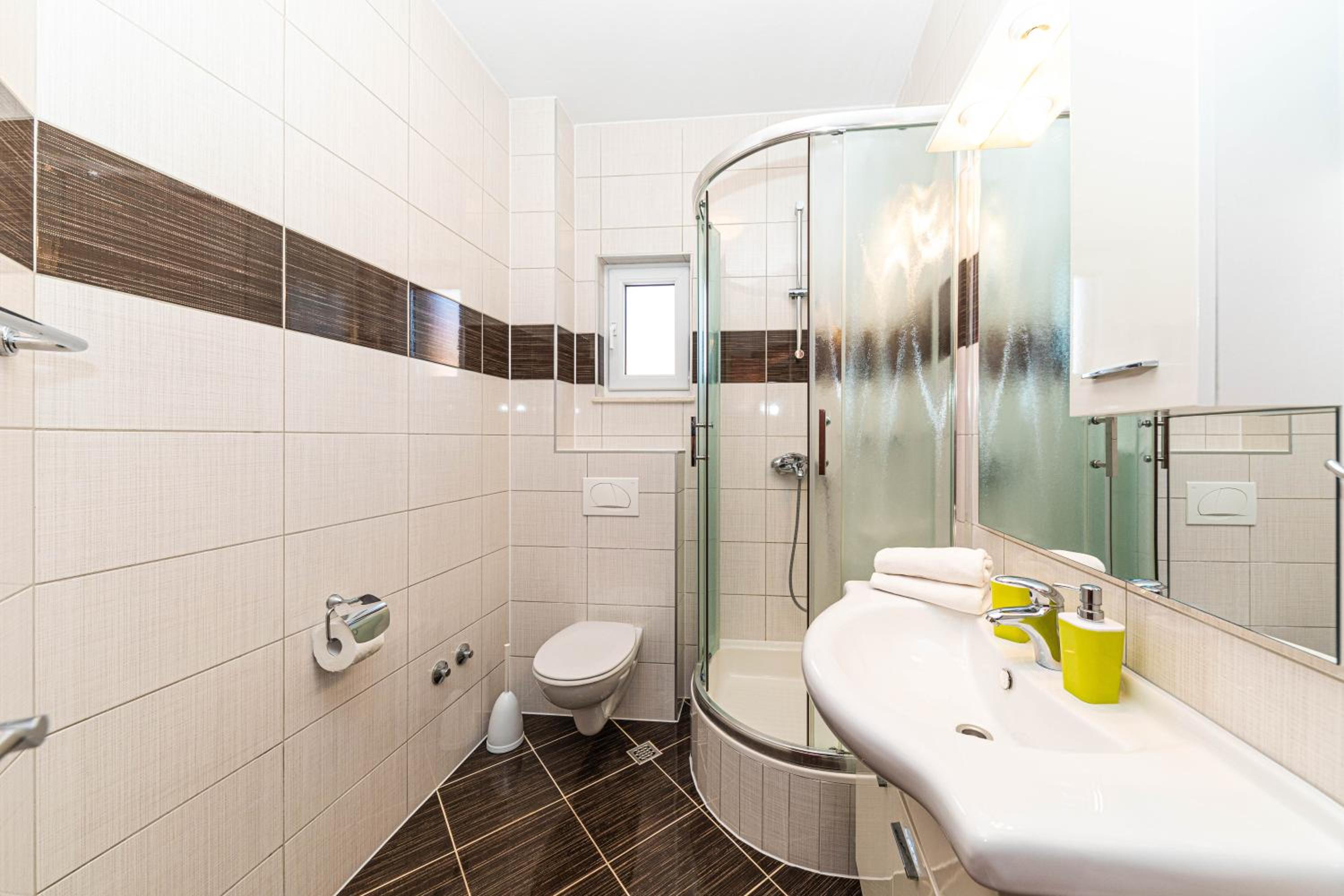 Apartment with Sea View - Photo 4