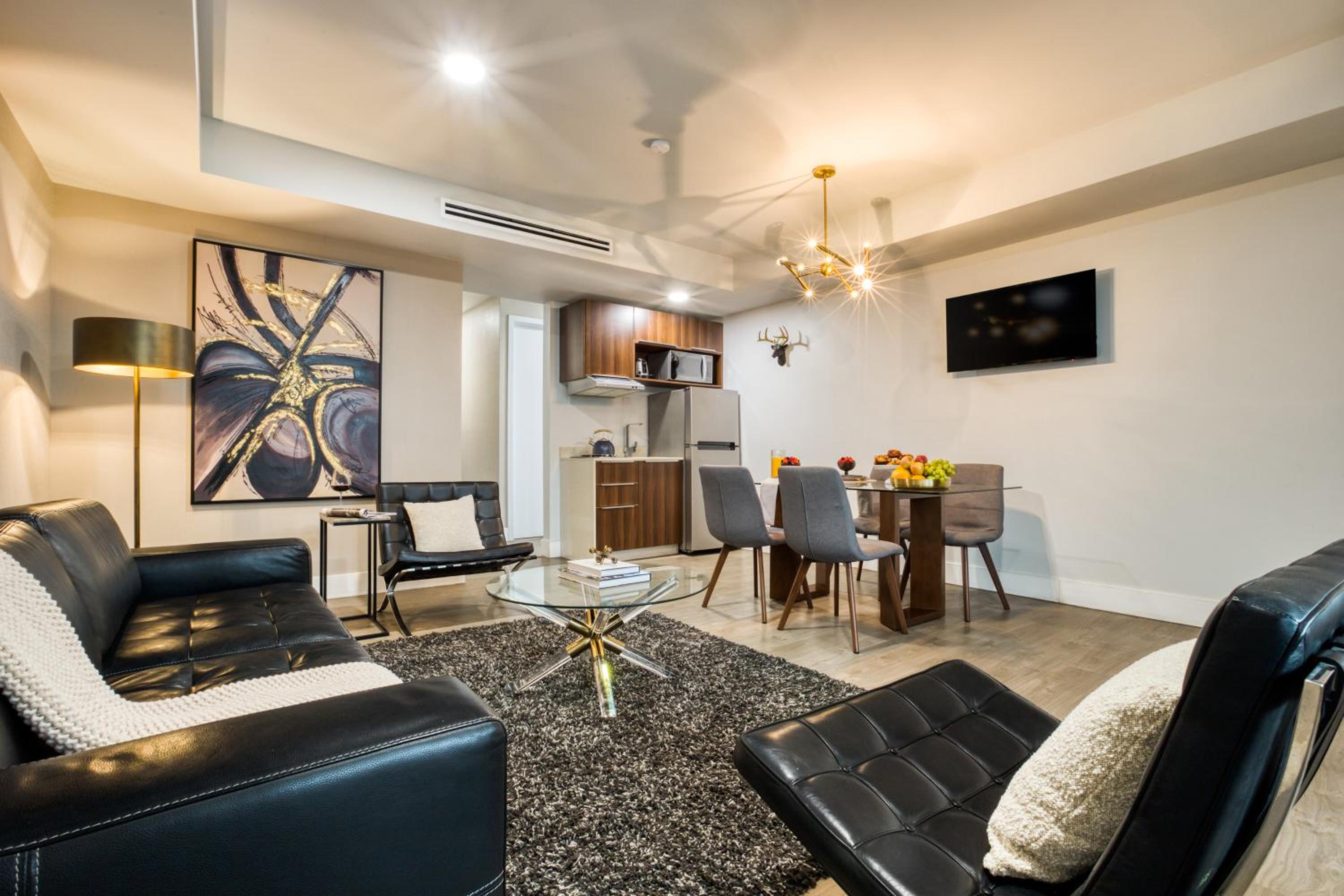 Exclusive Two-Bedroom Apartment with Balcony - Photo 5