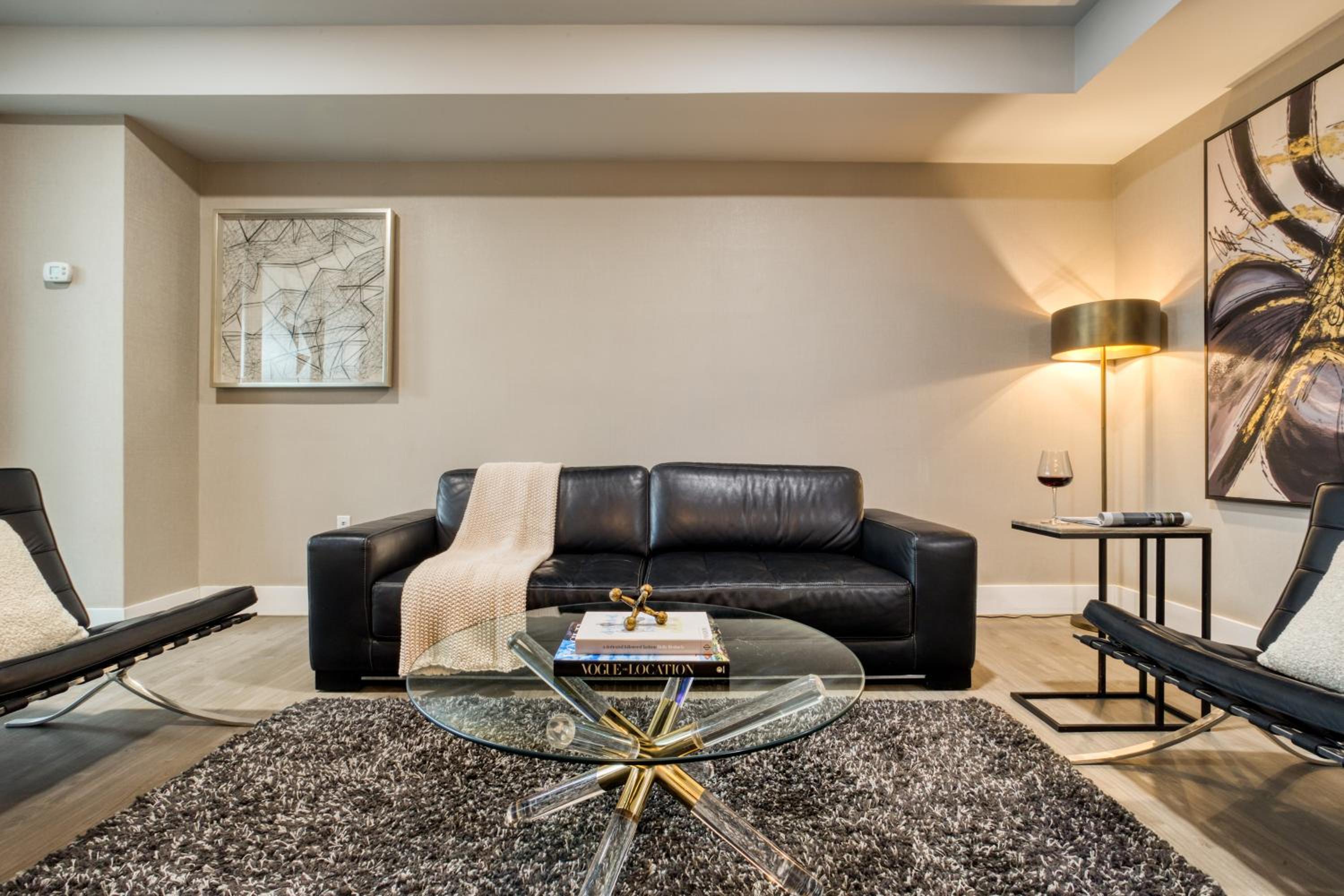 Exclusive Two-Bedroom Apartment with Balcony - Photo 6