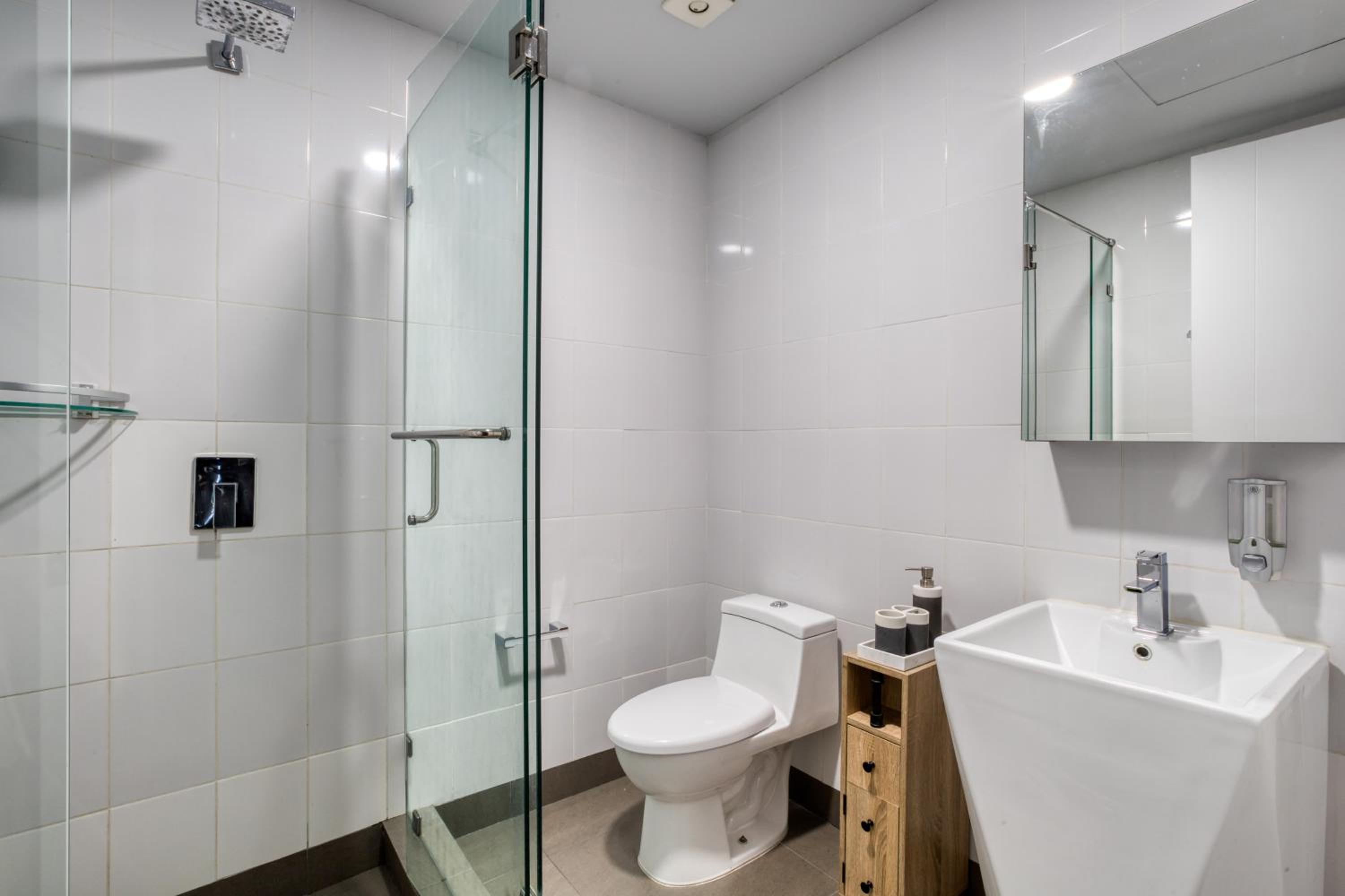 Exclusive Two-Bedroom Apartment with Balcony - Photo 11