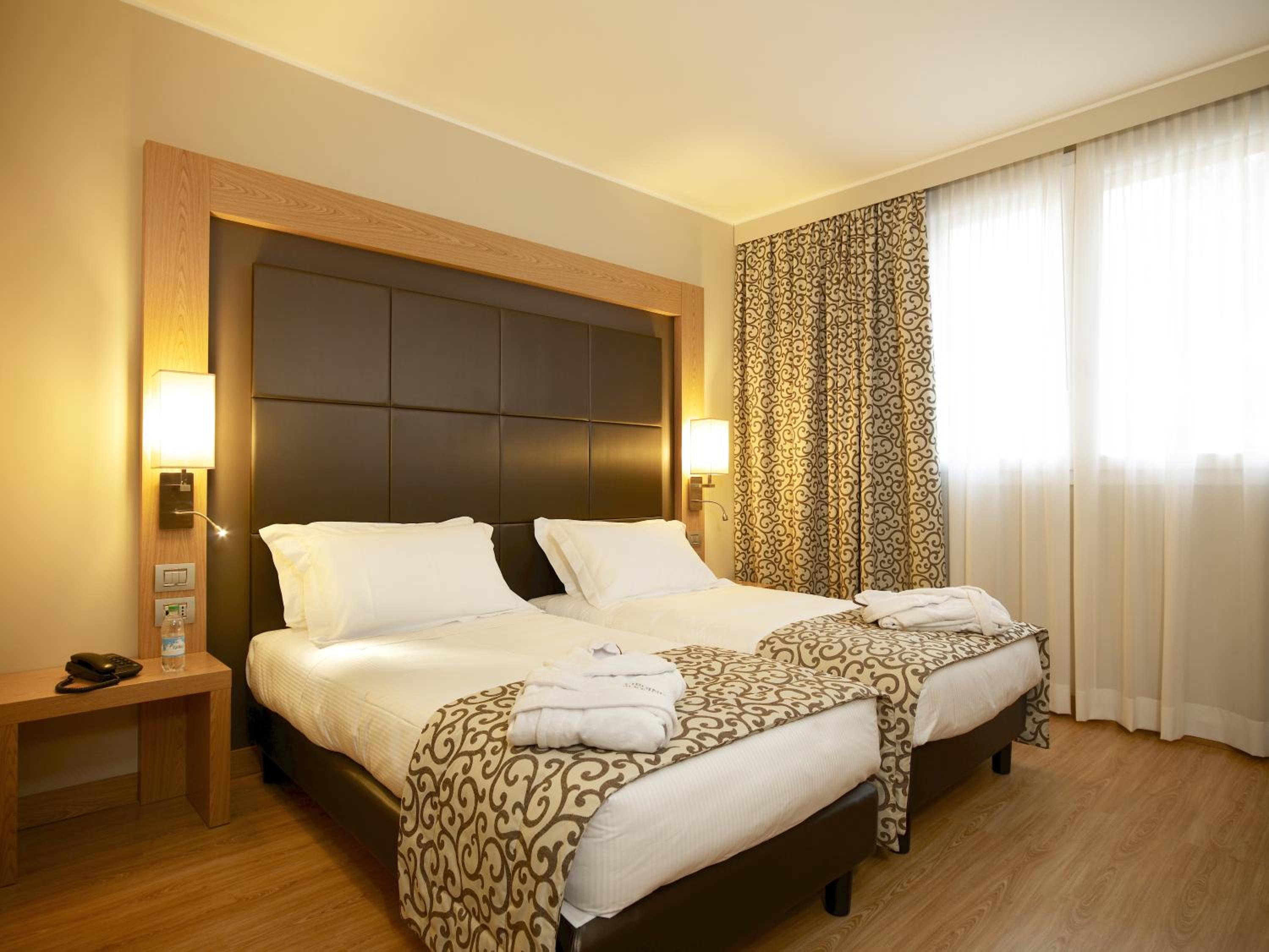 Twin Room - Photo 1