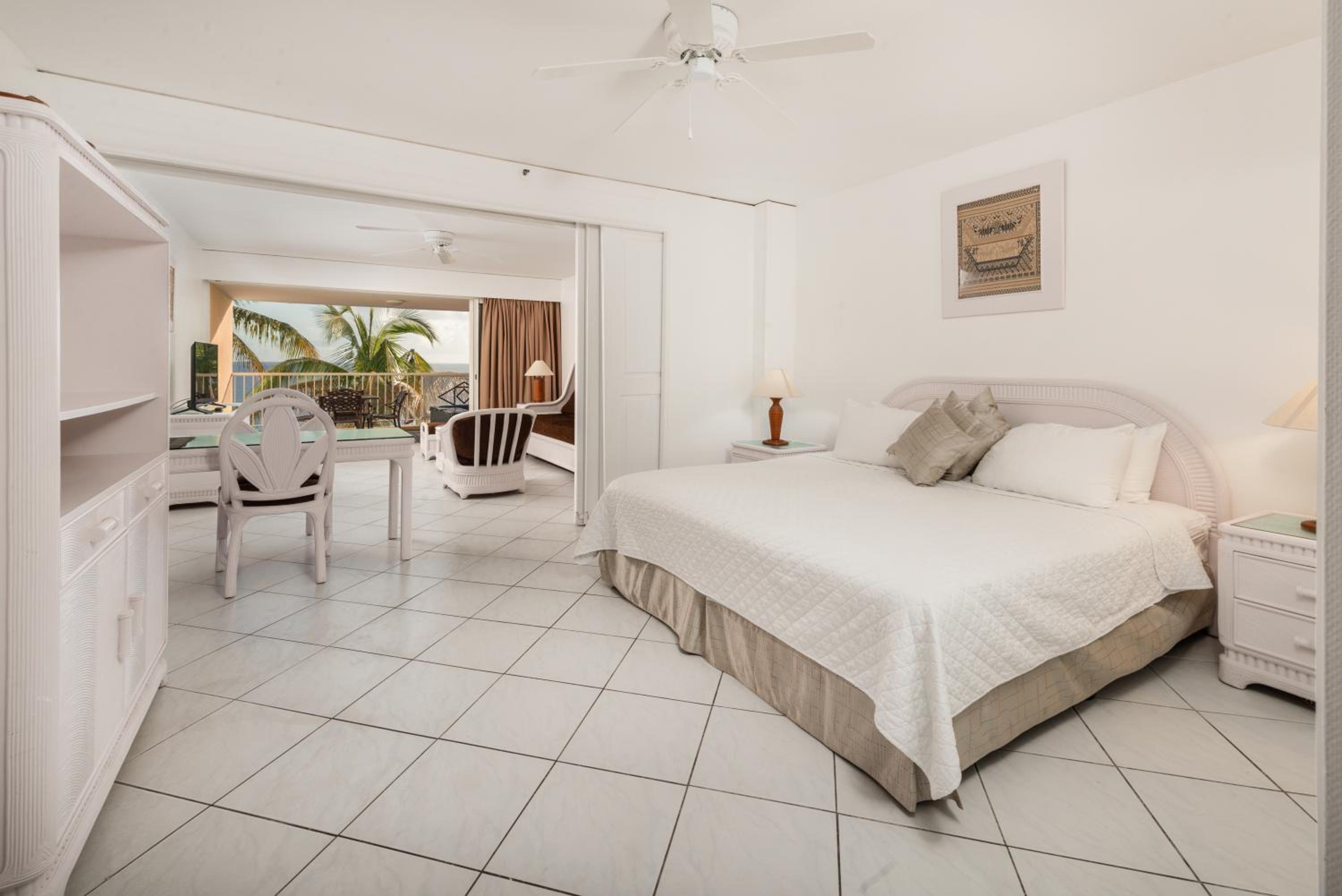 Deluxe King Room with Ocean View