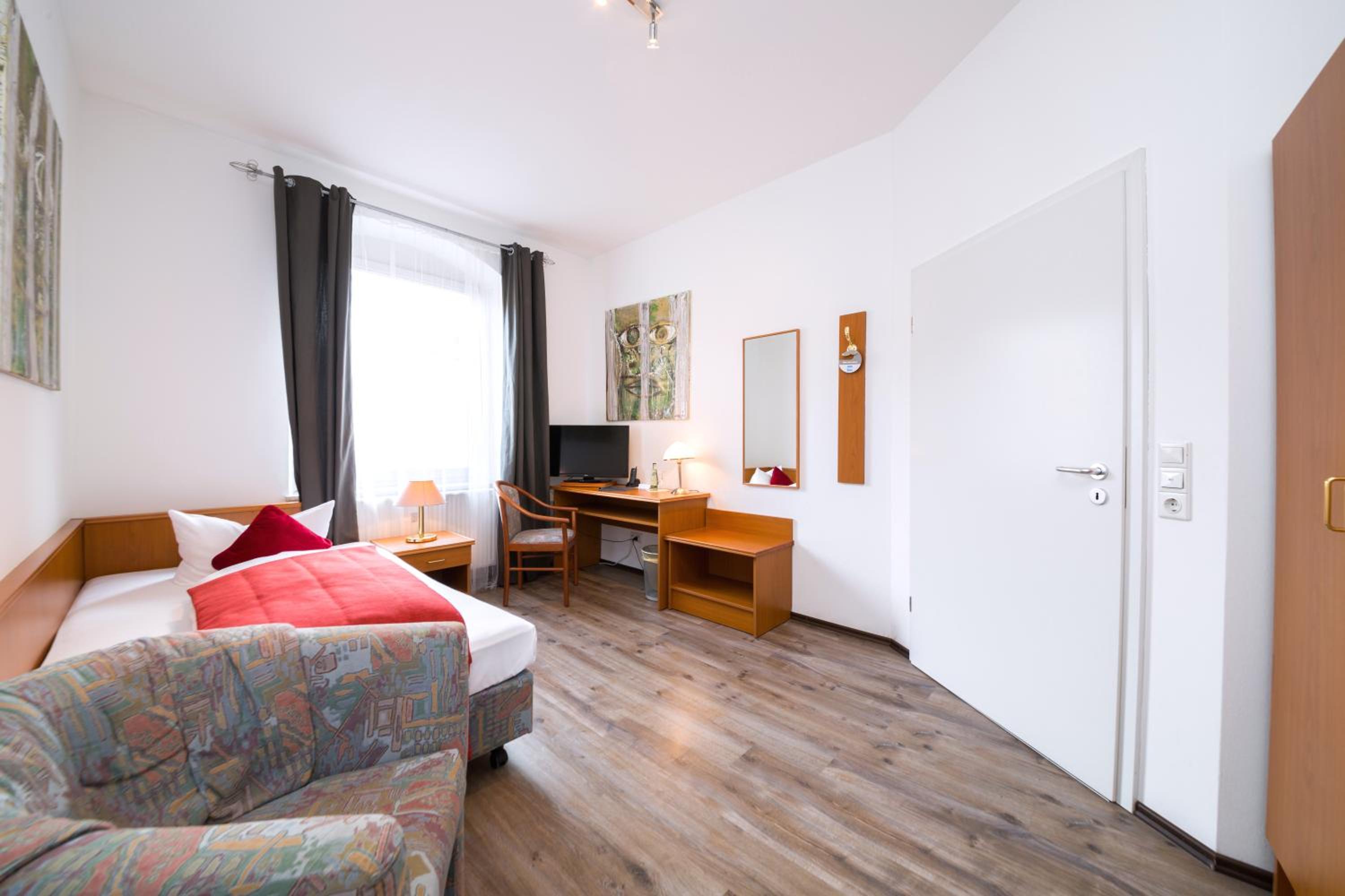 Single Room photo 3