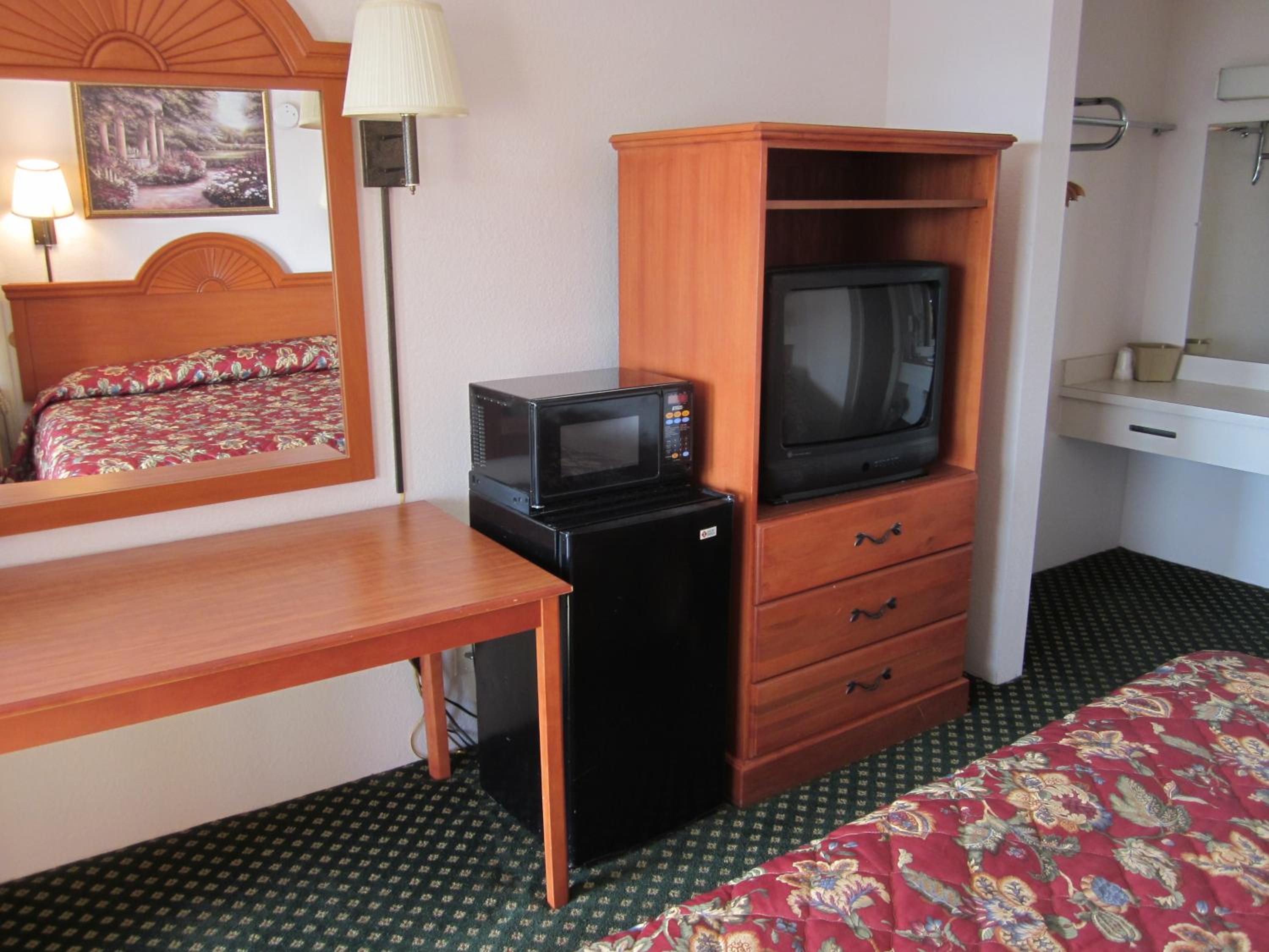 King Room - Non-Smoking photo 2
