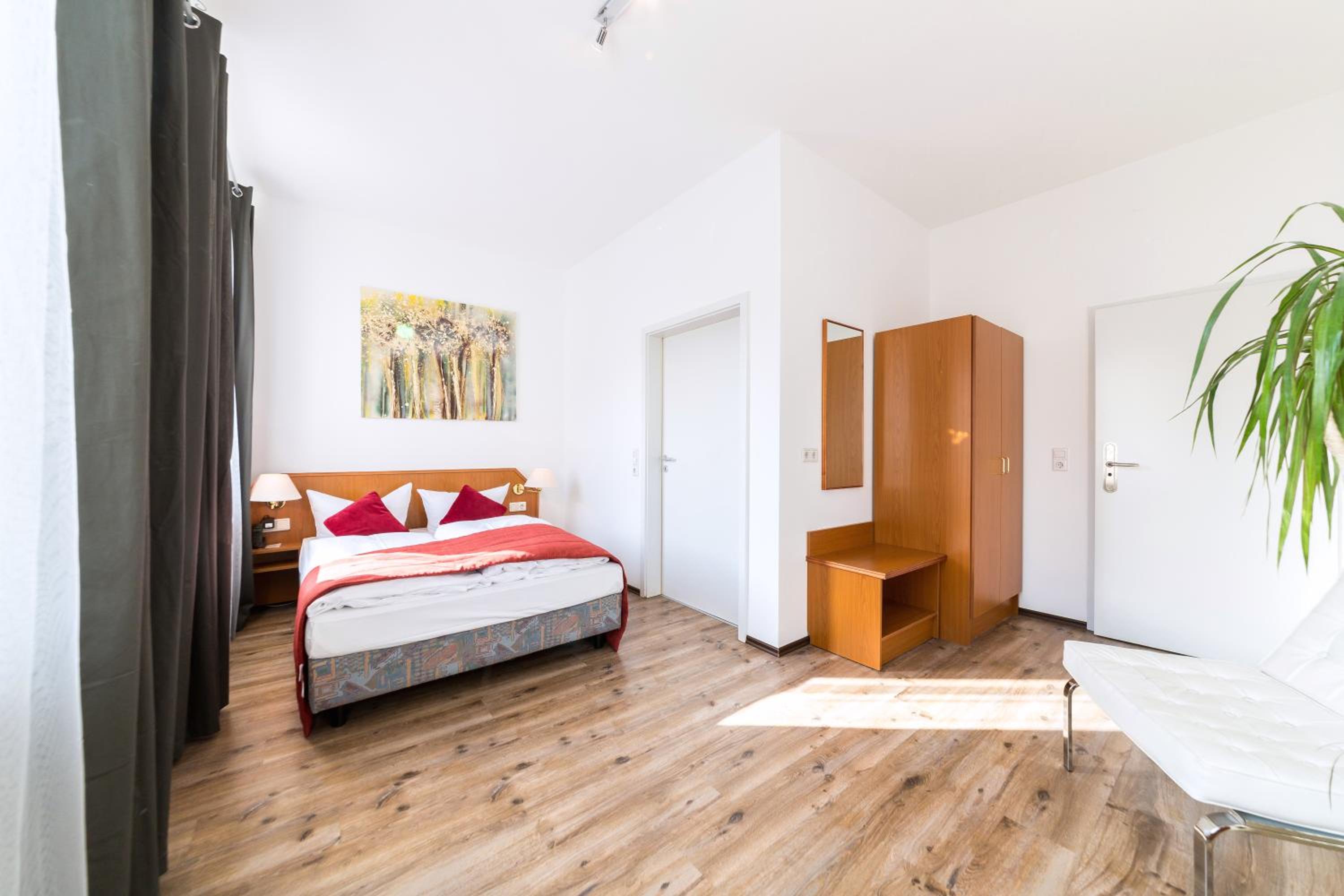Double or Twin Room - Photo 4
