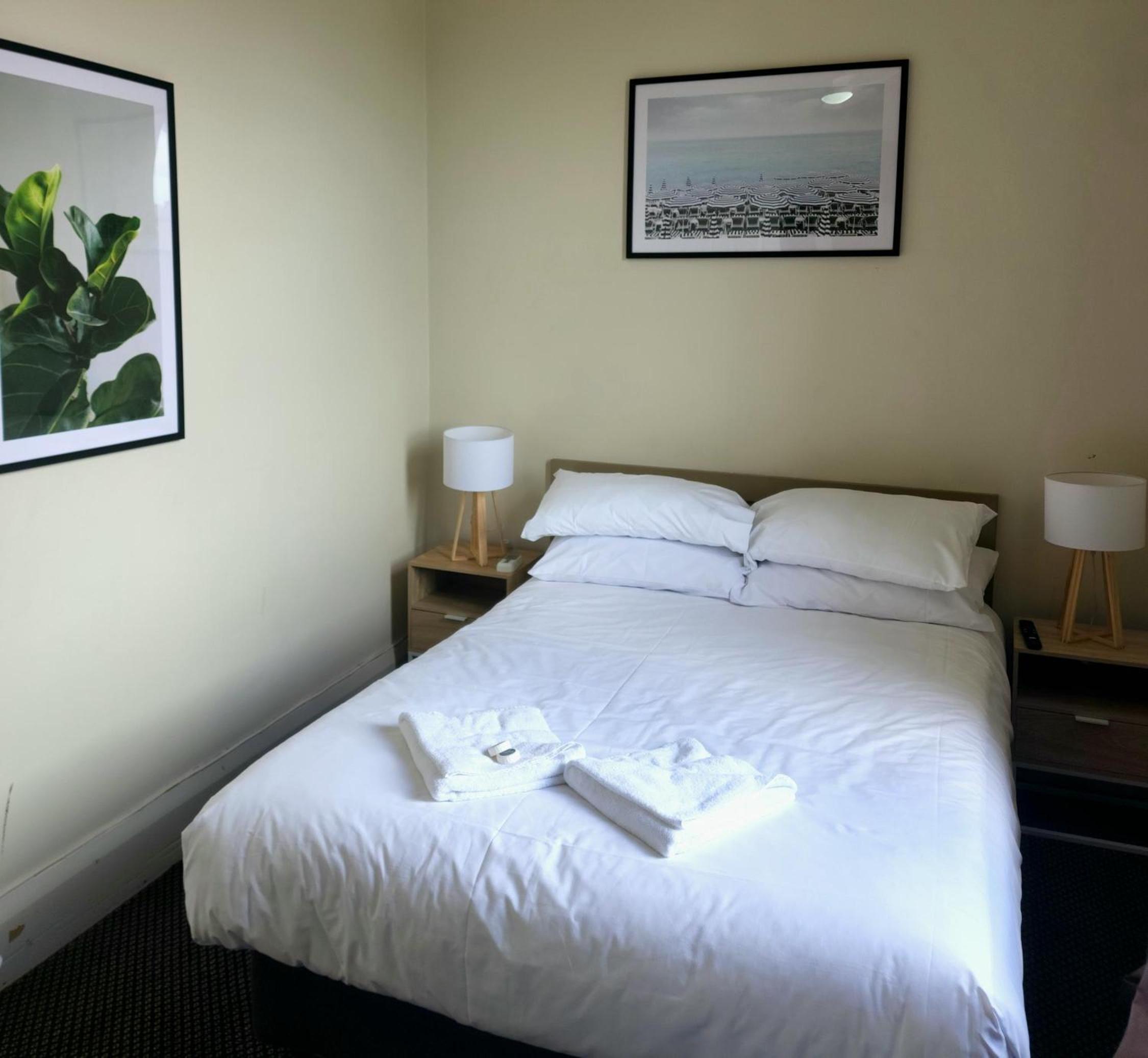 Double Room with Shared Bathroom photo 2