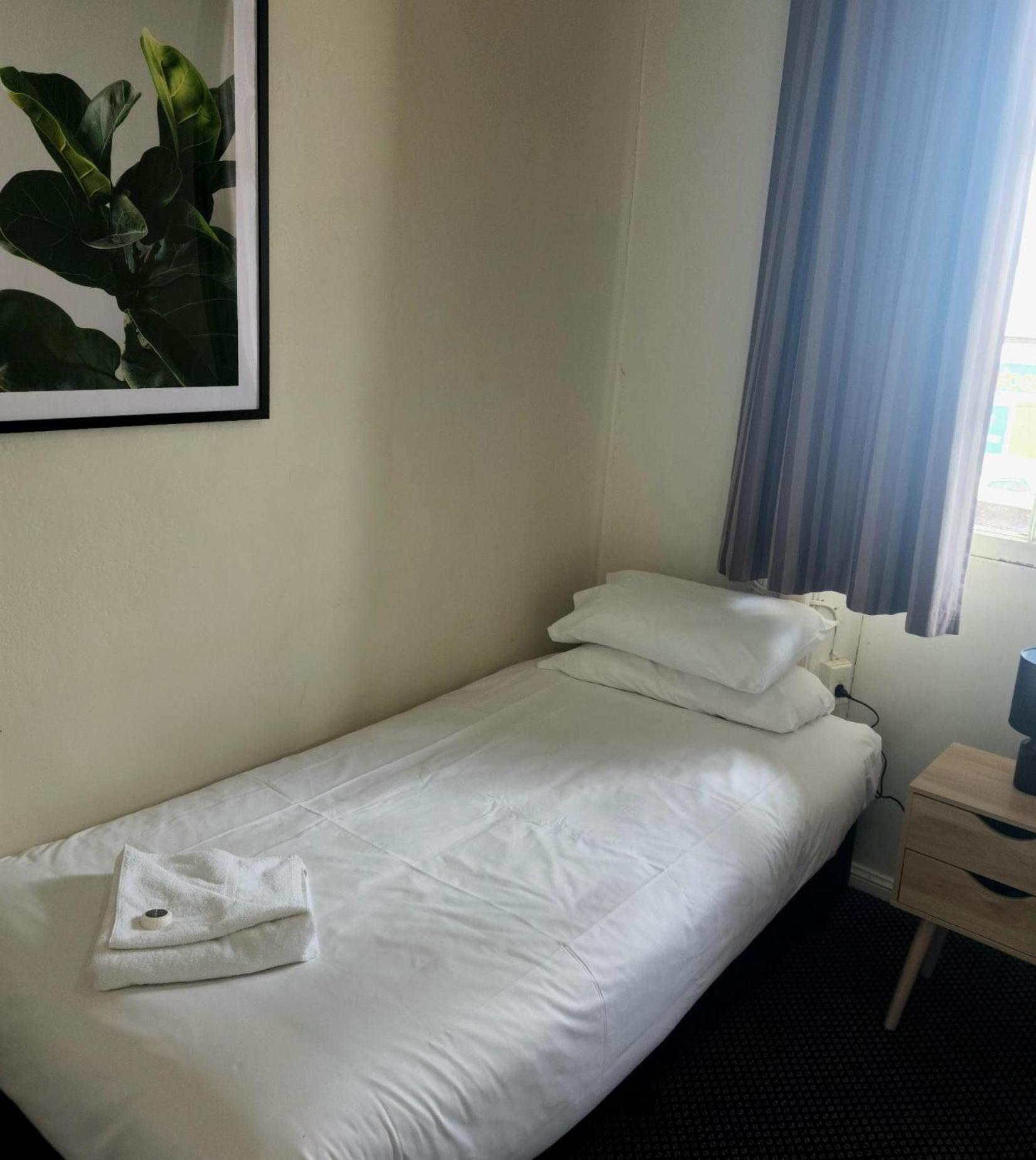 Twin Room with Shared Bathroom photo 2