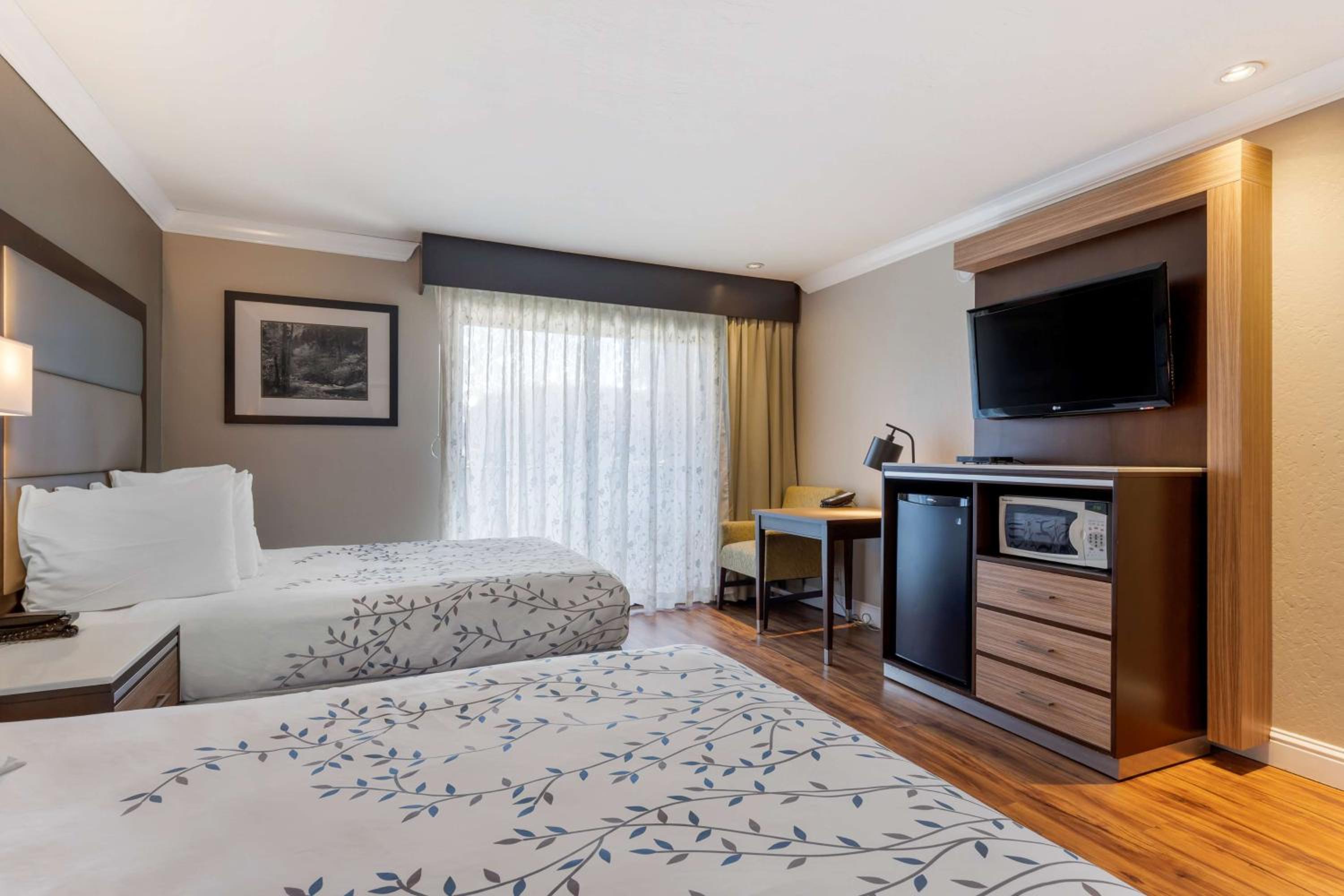 Queen Room with Two Queen Beds - Photo 1