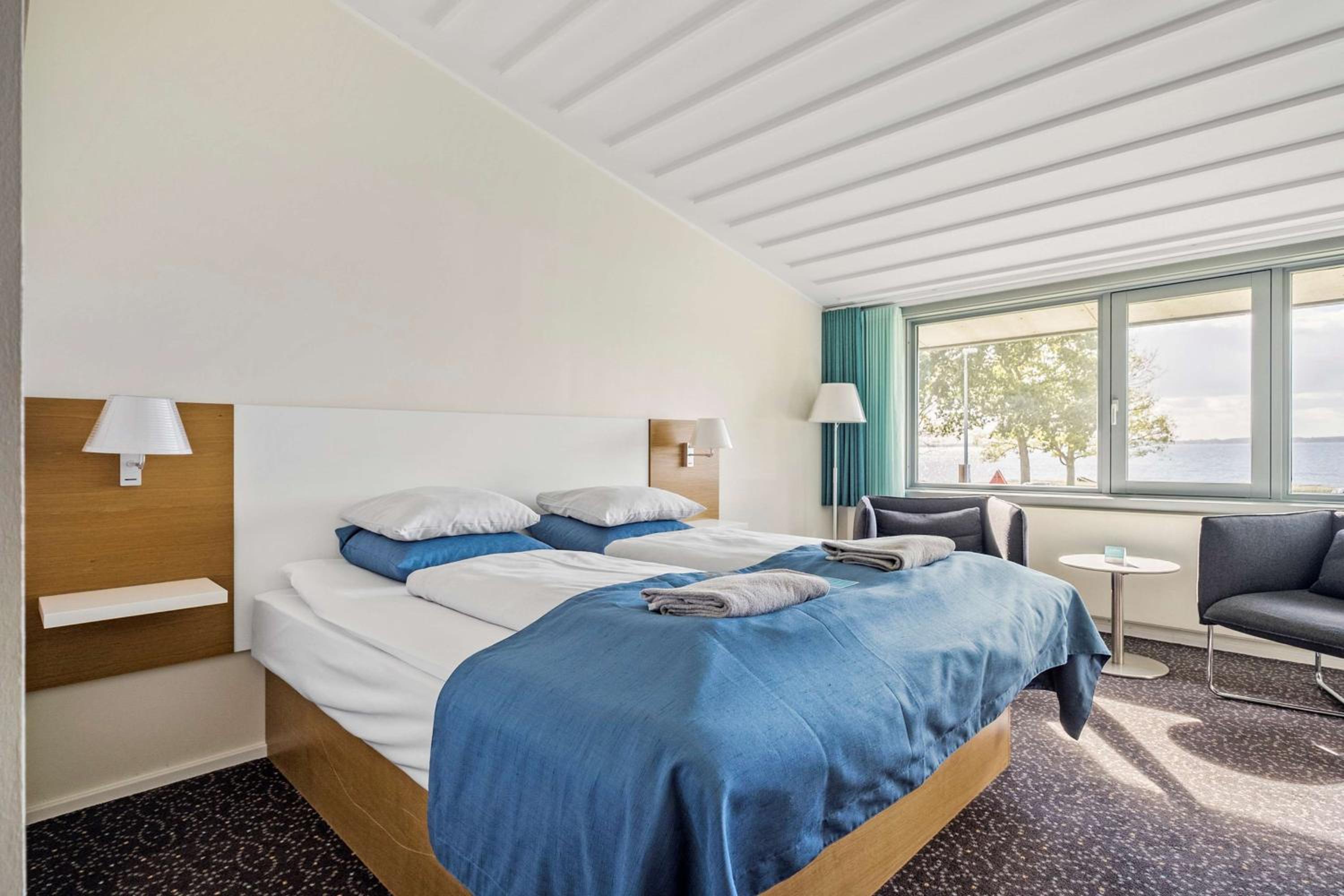Standard King Room with Sea View - Photo 1
