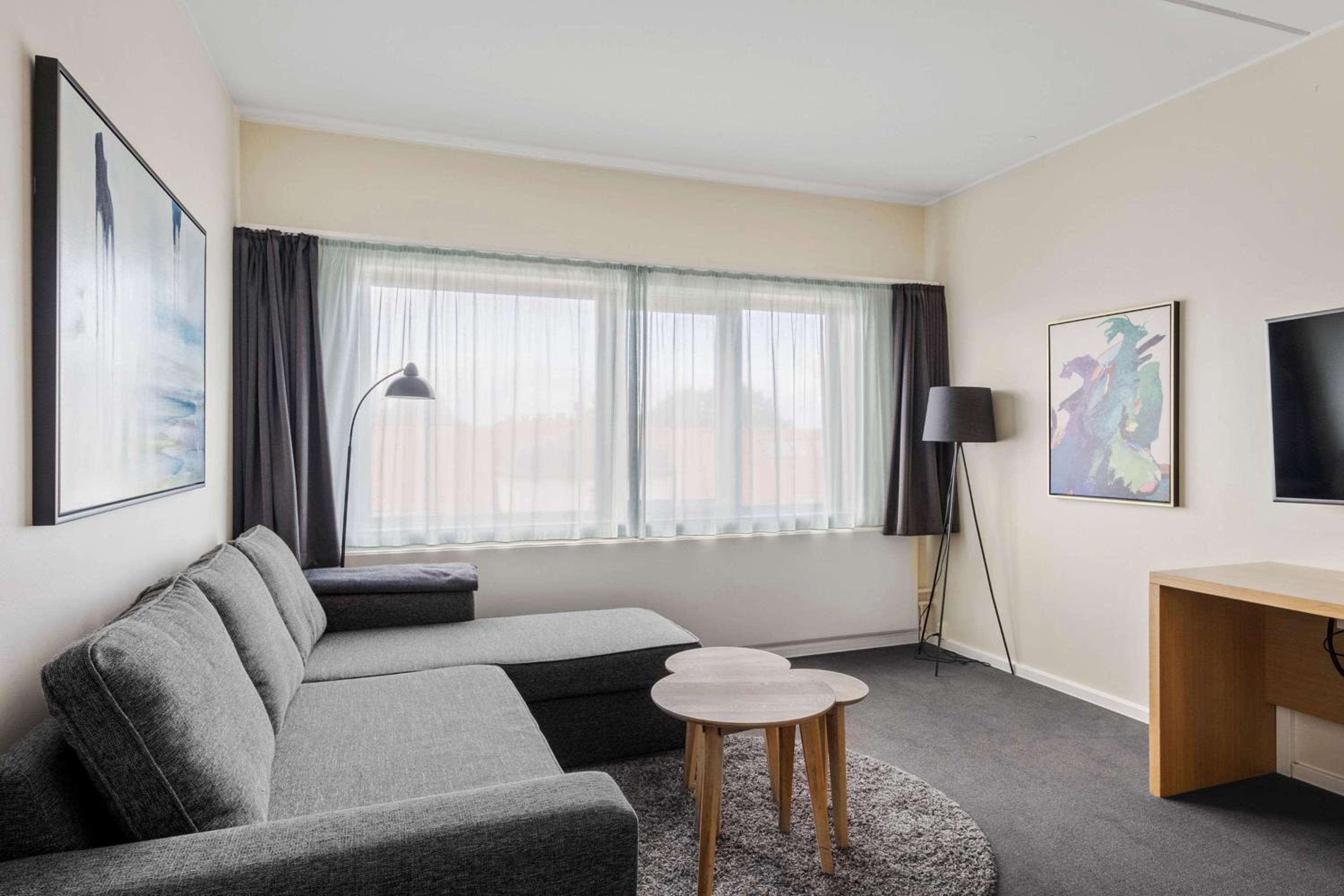 Junior King Suite - Photo 2