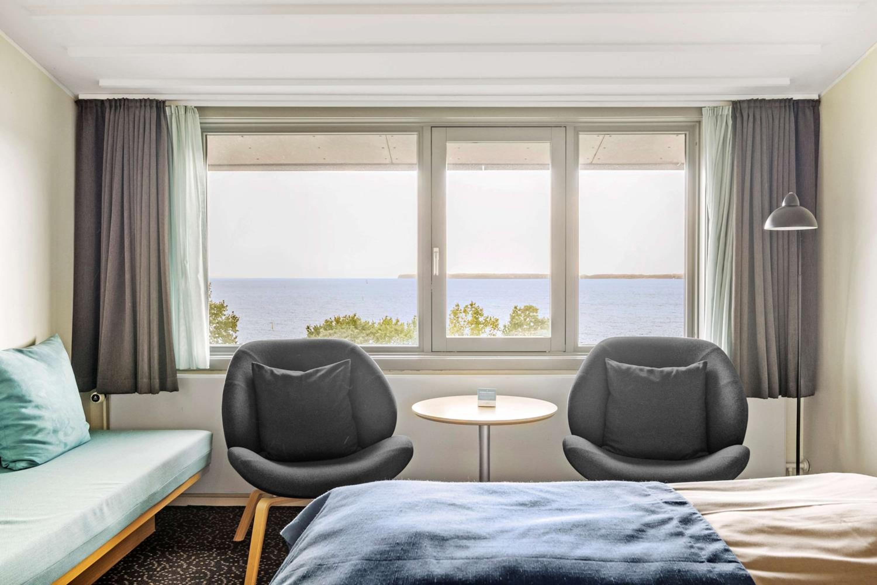 Deluxe King Room - Photo 1
