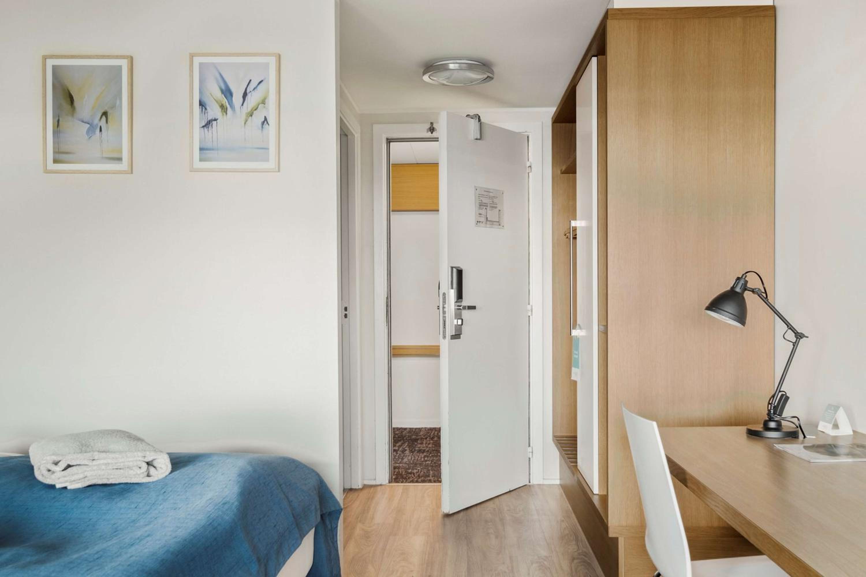 Deluxe King Room - Photo 3