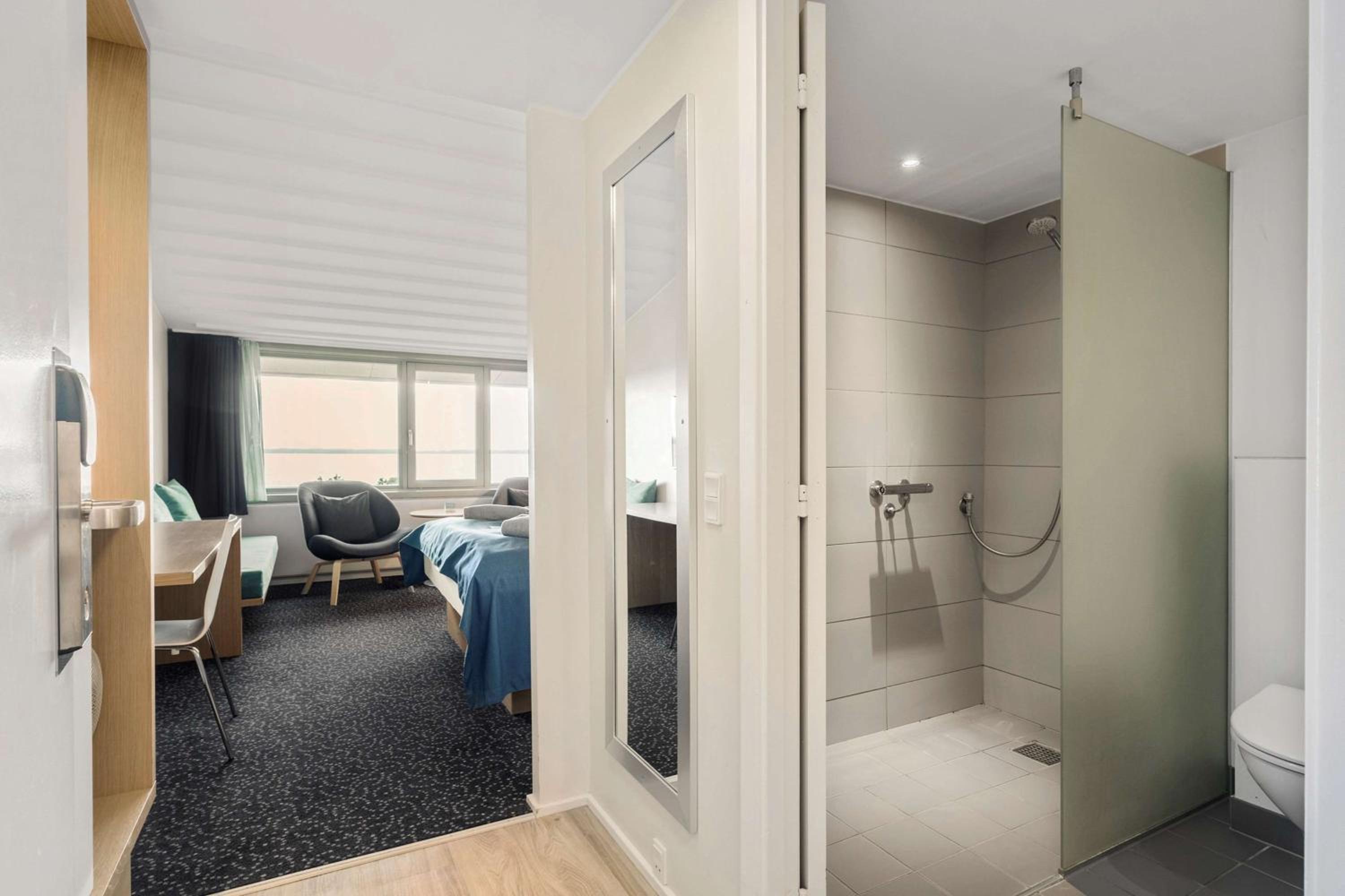 Deluxe King Room - Photo 2