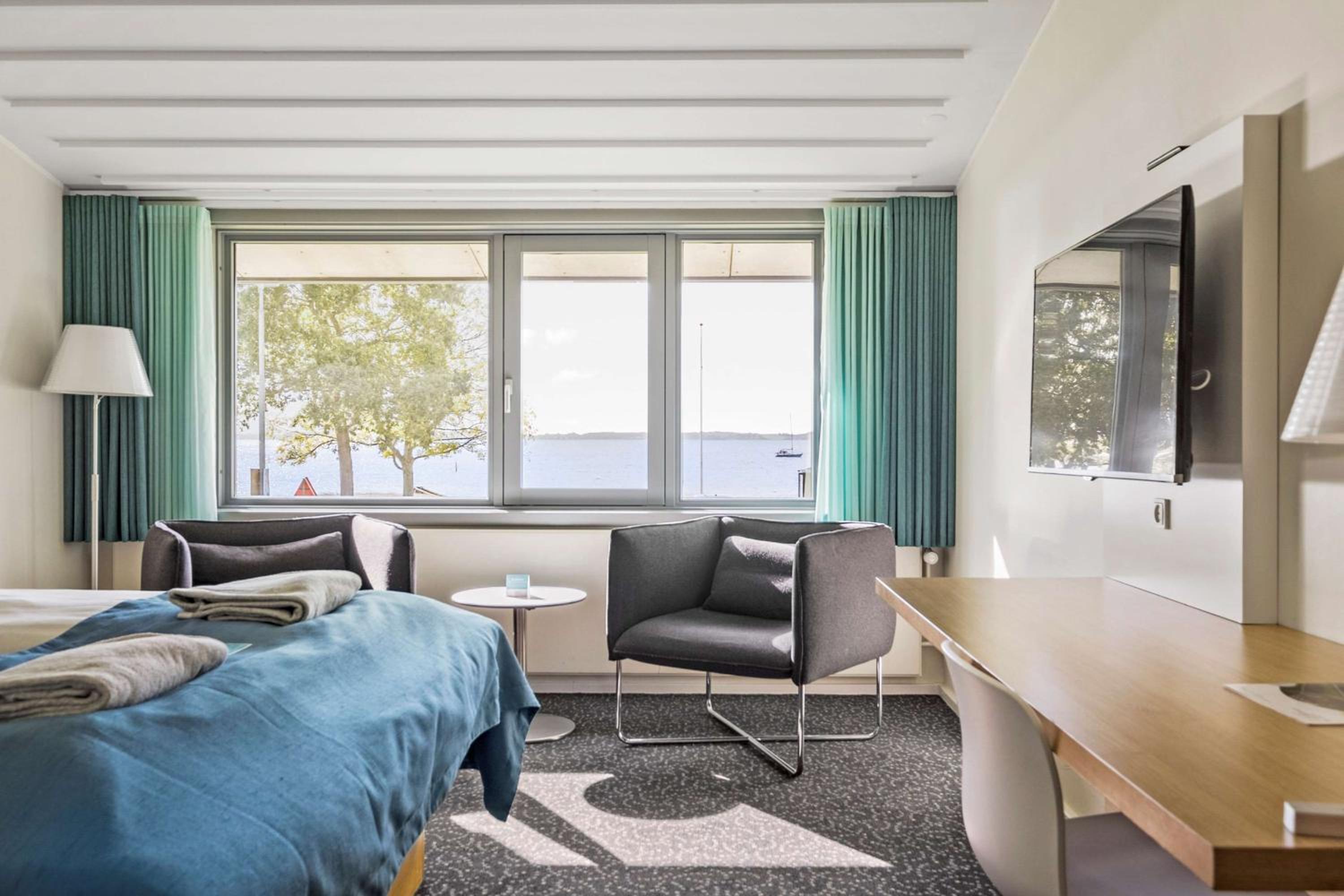 Standard King Room with Sea View - Photo 6