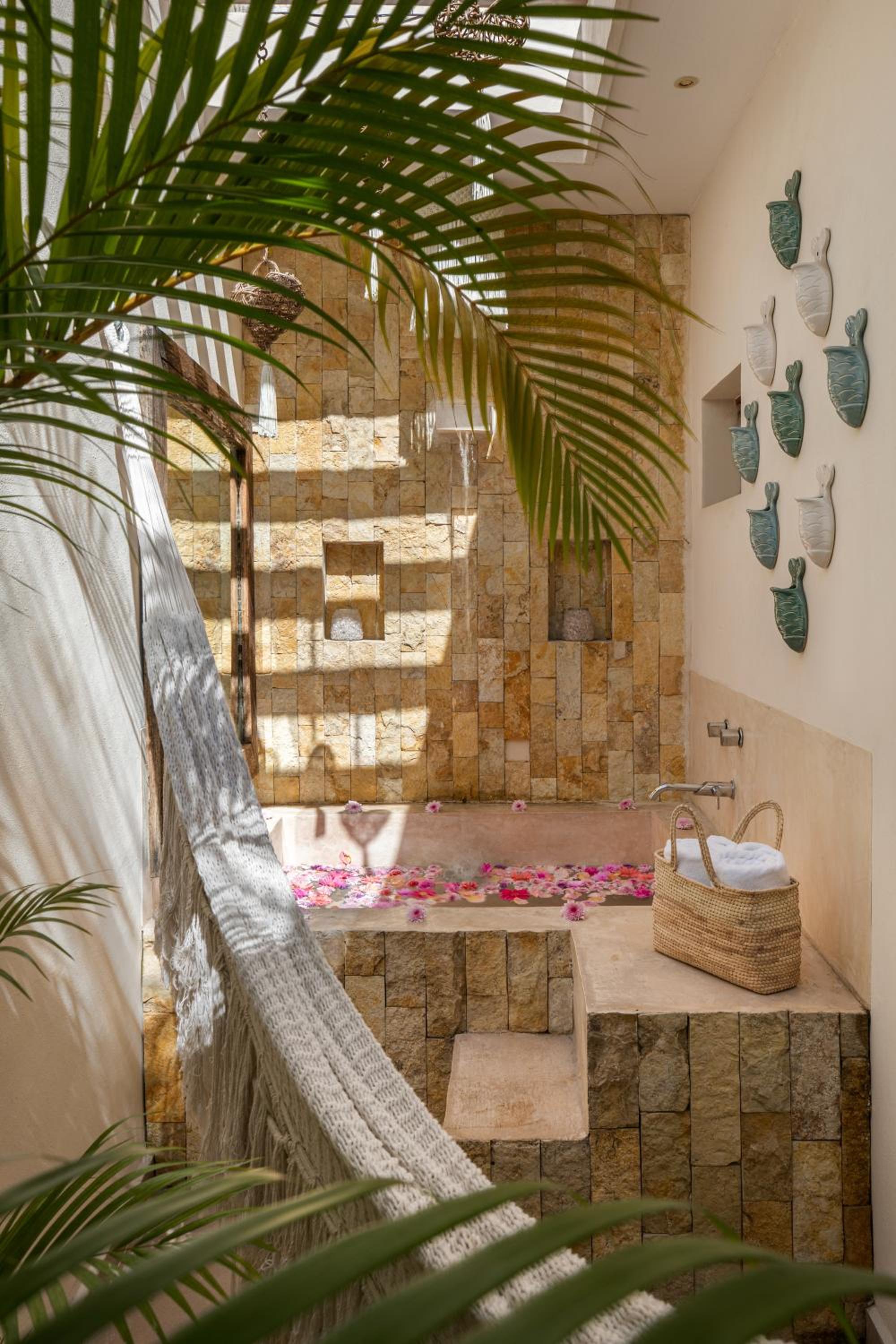 Super Deluxe With Bathtub  photo 2