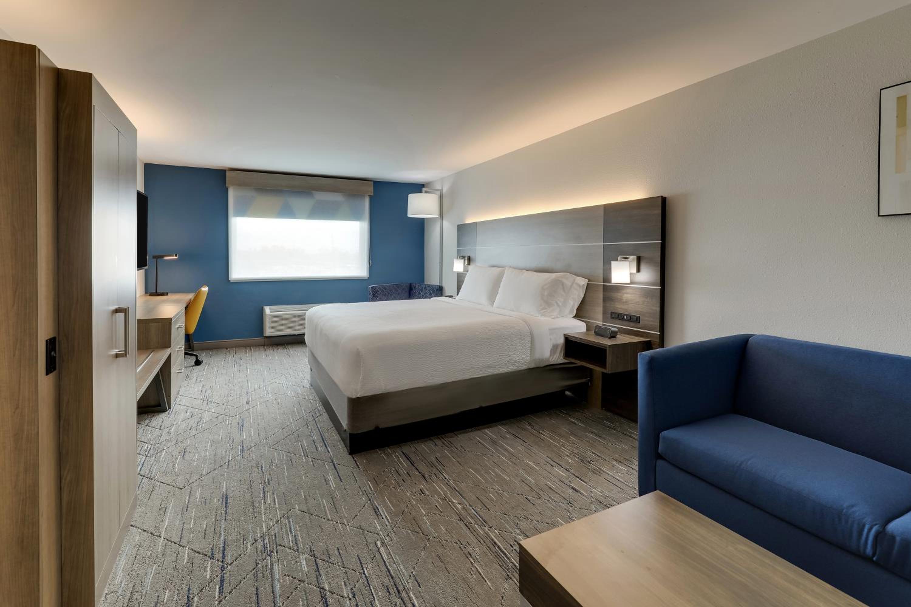 King Suite with Sofa Bed photo 2
