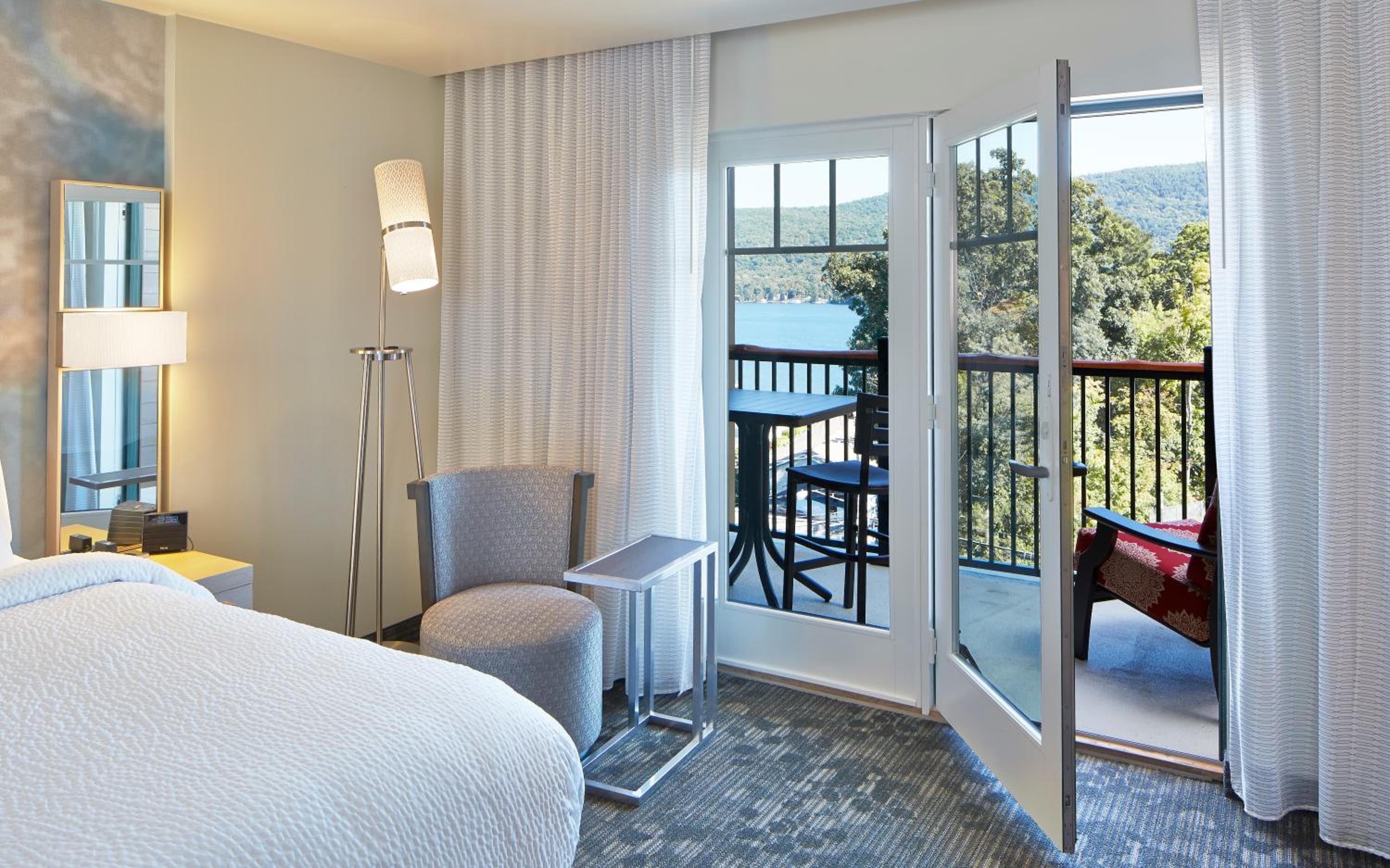 King Room with Two King Beds with Balcony and Lake View photo 2