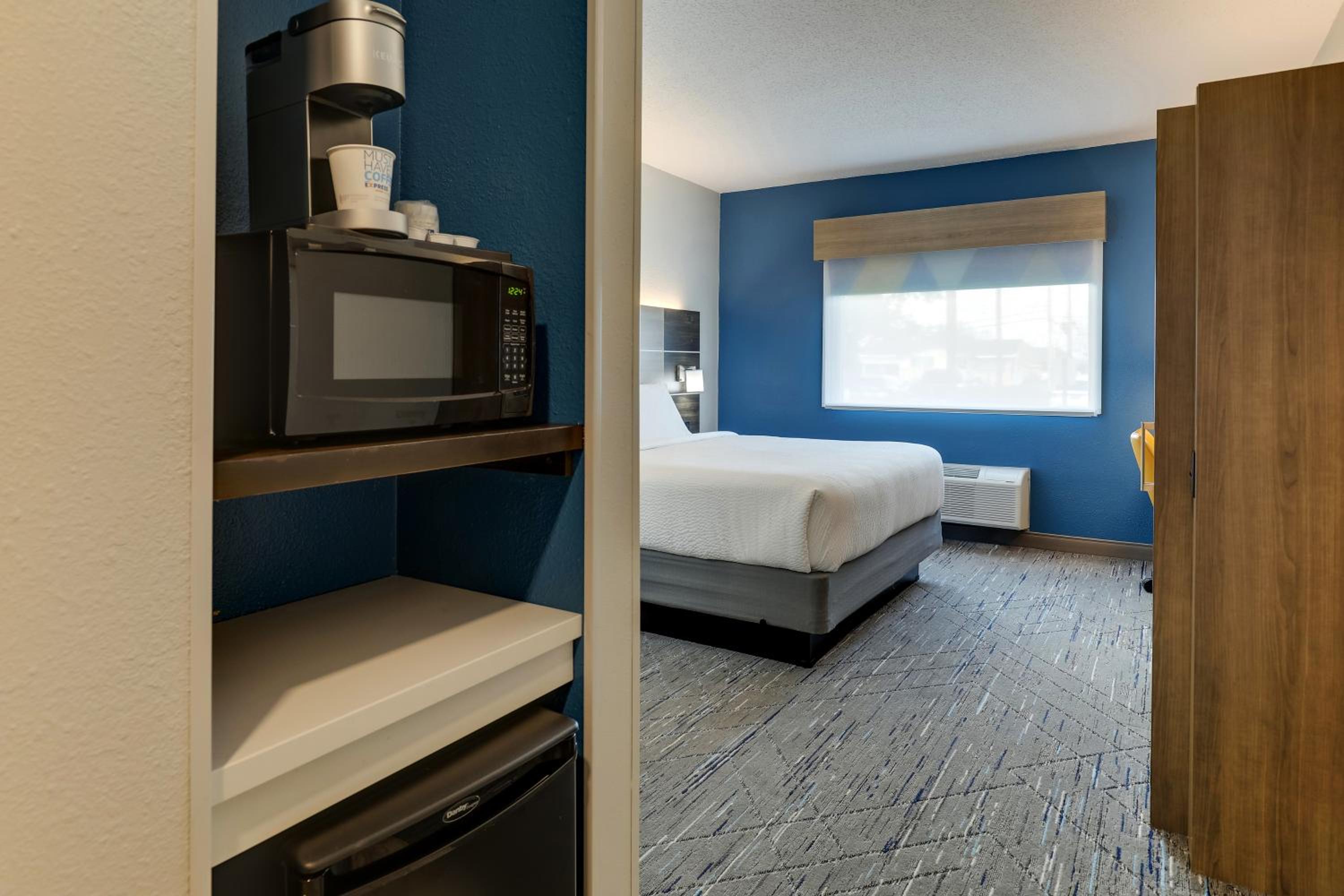 Standard King Room photo 3